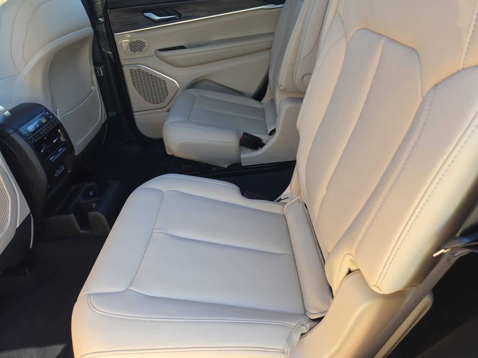 Thumbnail: 2023 Jeep Grand Cherokee - 19