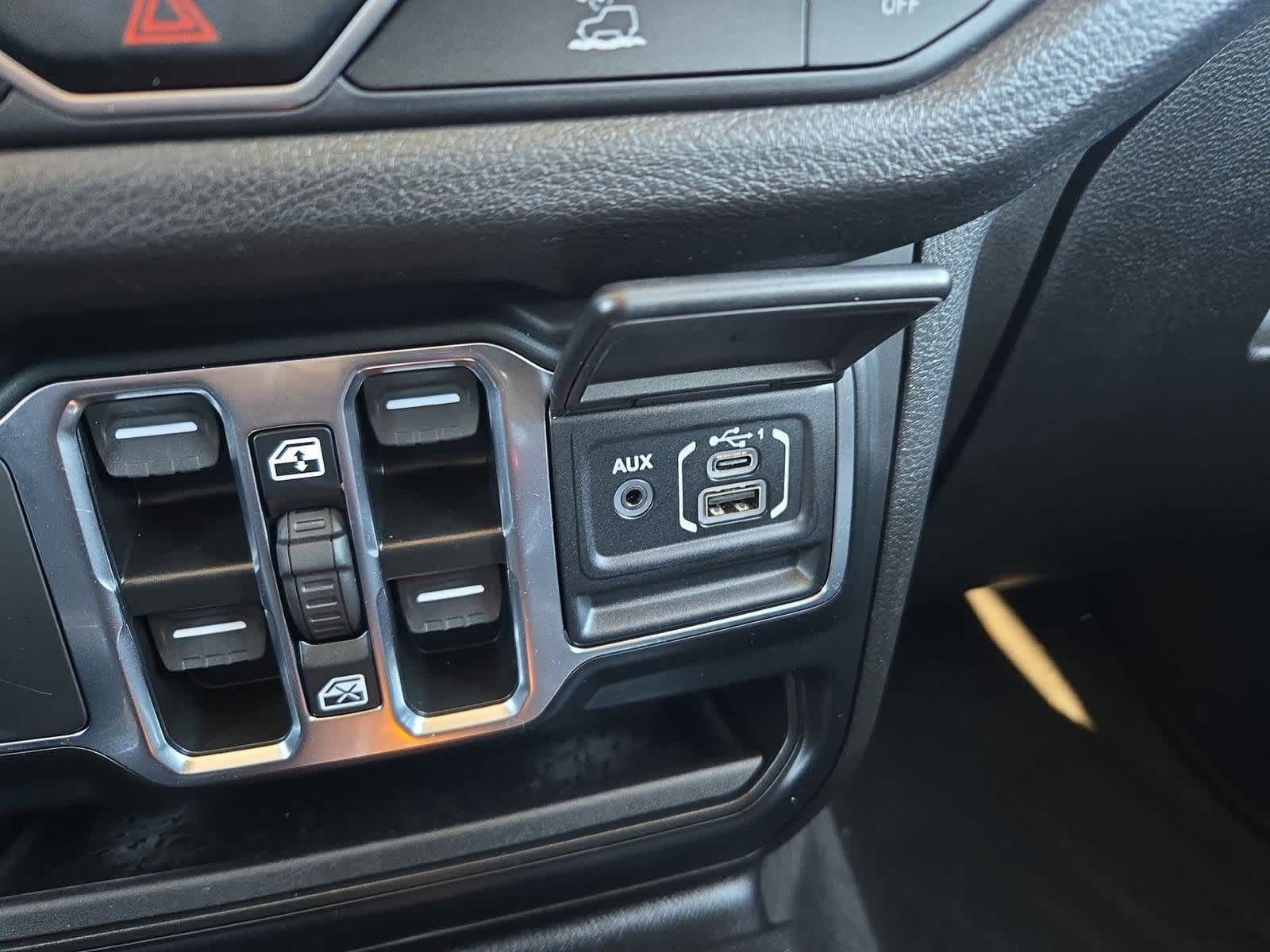 Thumbnail: 2024 Jeep Wrangler - 28