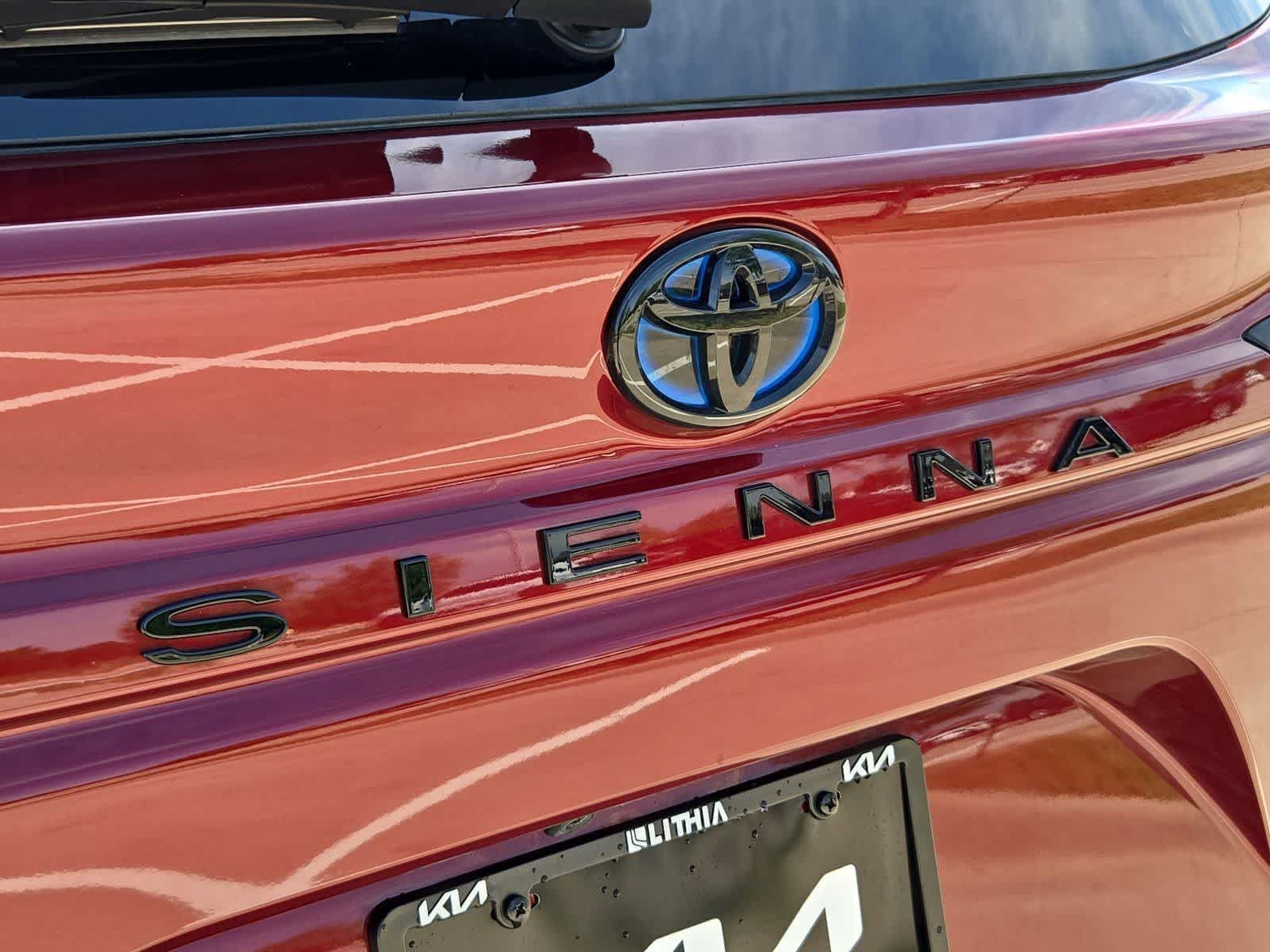 Thumbnail: 2025 Toyota Sienna - 11
