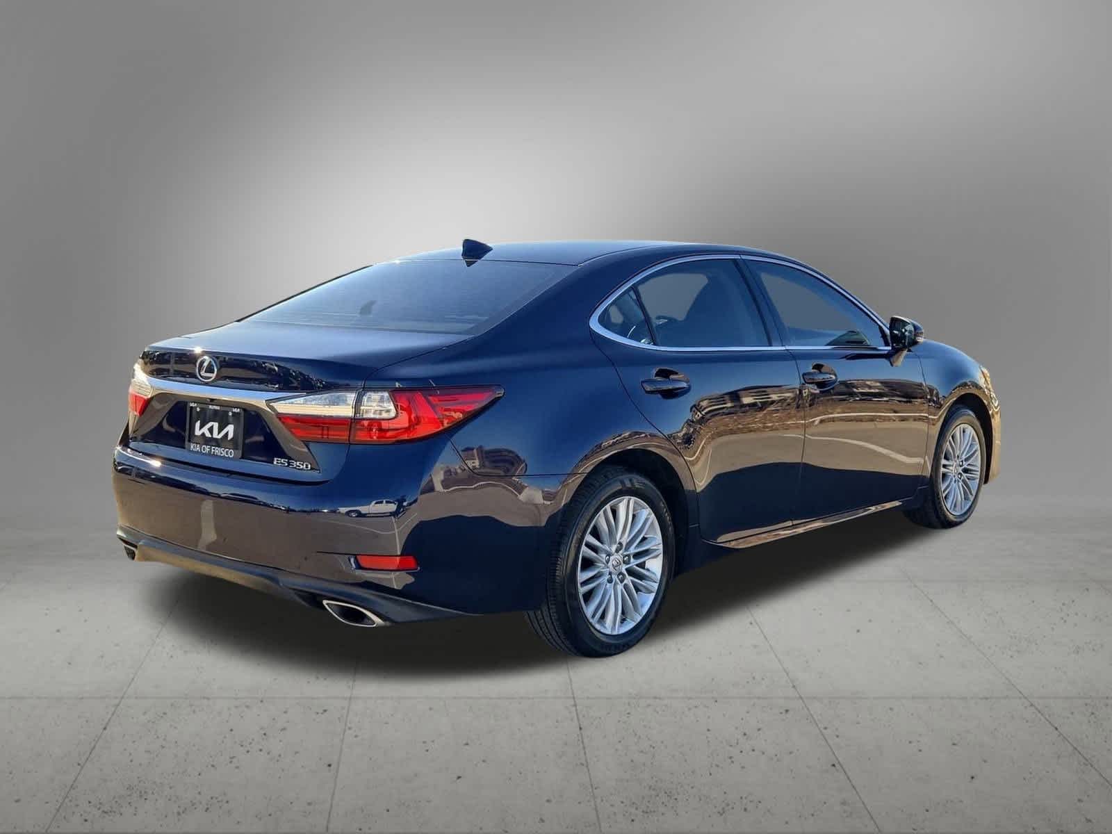 Thumbnail: 2017 Lexus ES - 6