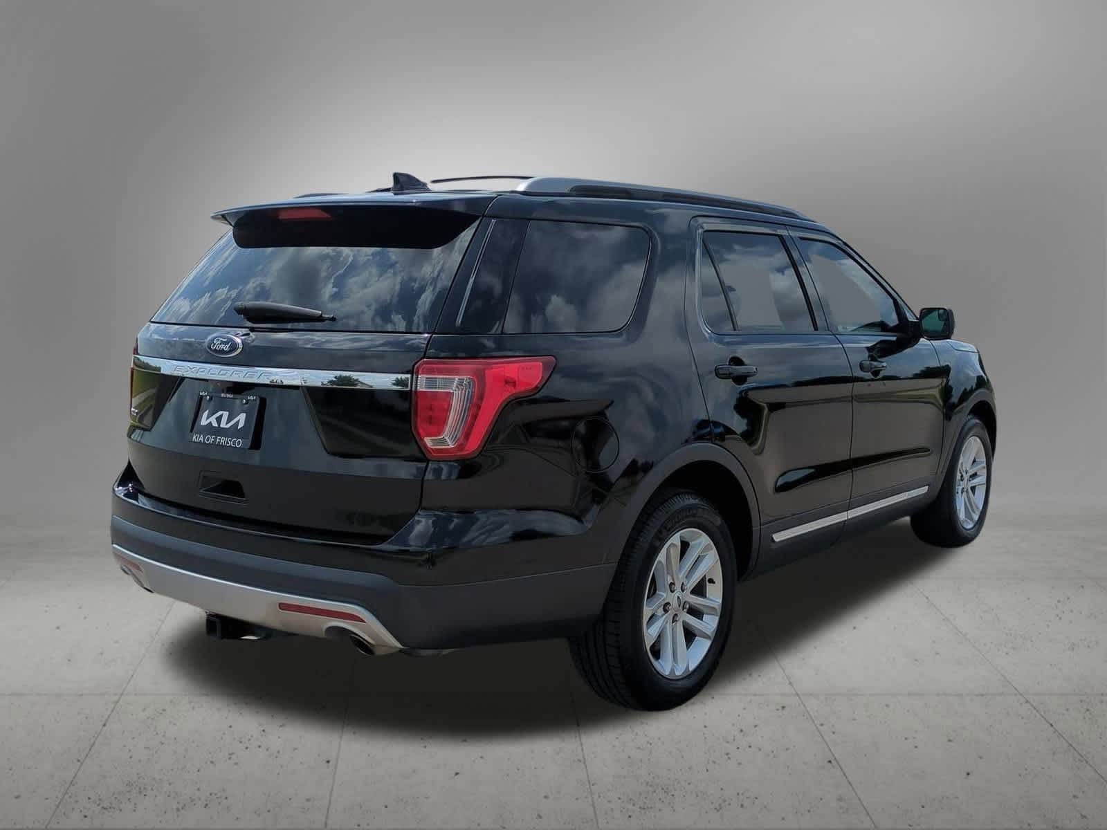 Thumbnail: 2017 Ford Explorer - 6