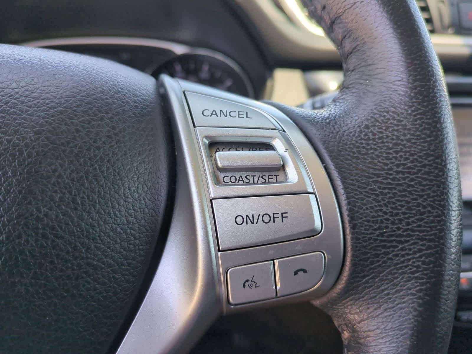 2016 Nissan Rogue SL 26