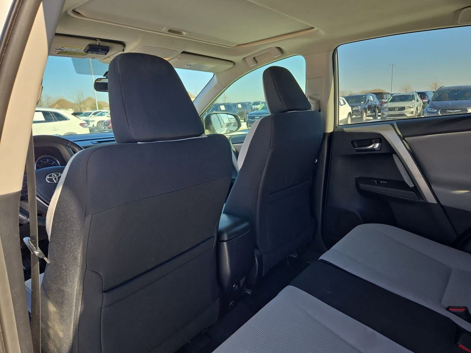 Thumbnail: 2016 Toyota RAV4 - 18