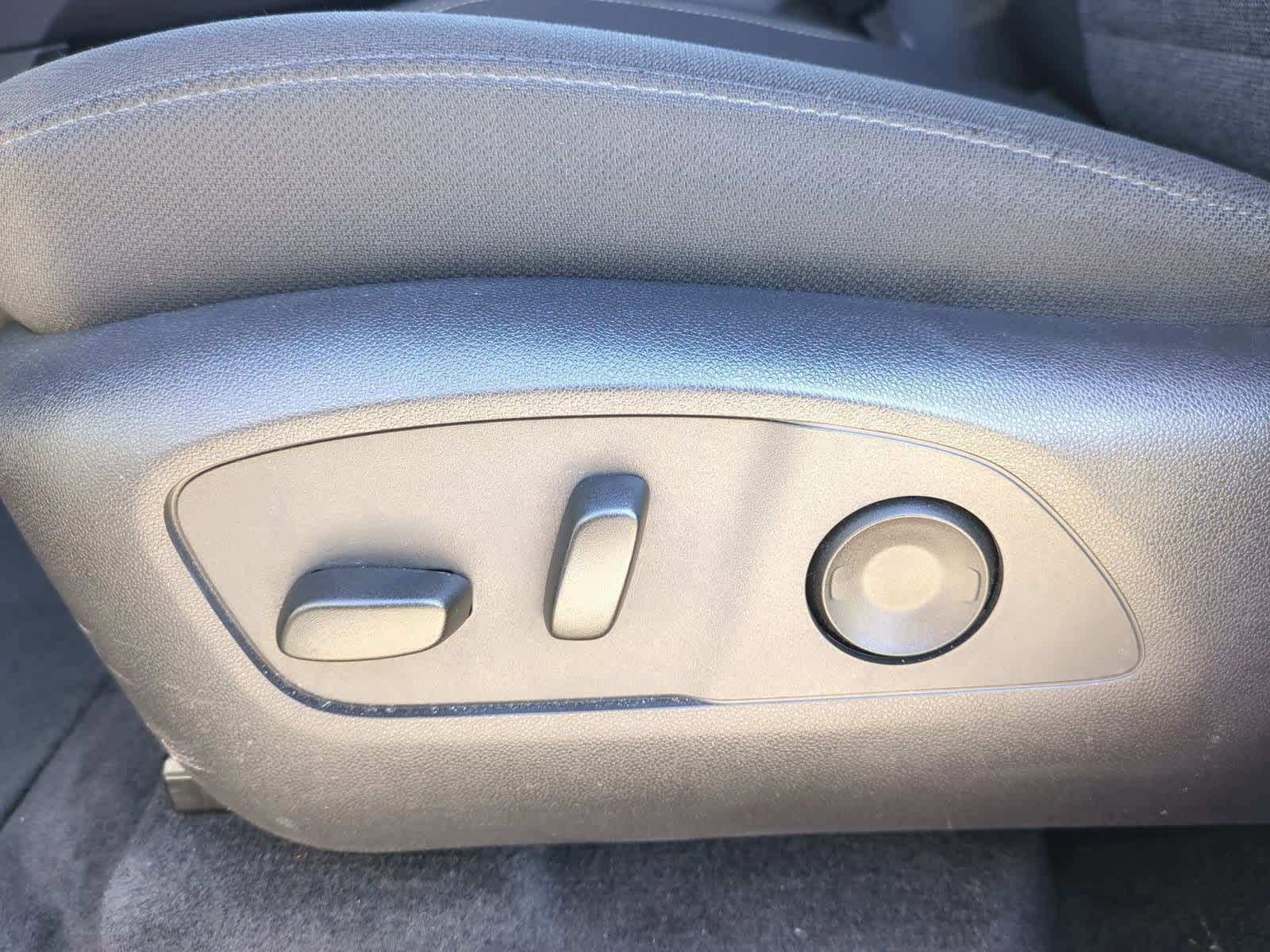 Thumbnail: 2025 GMC Acadia - 16