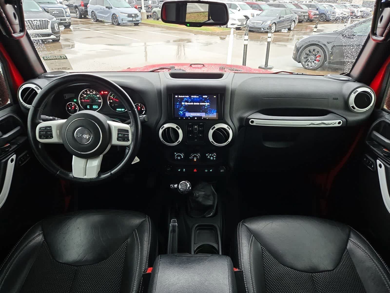 Thumbnail: 2015 Jeep Wrangler - 14