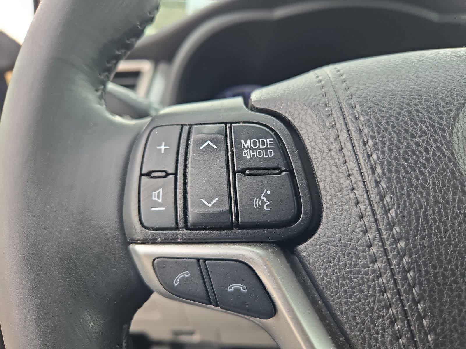 Thumbnail: 2019 Toyota Highlander - 24