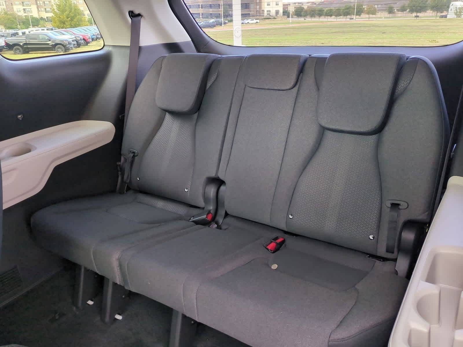 Thumbnail: 2024 Kia Carnival - 34