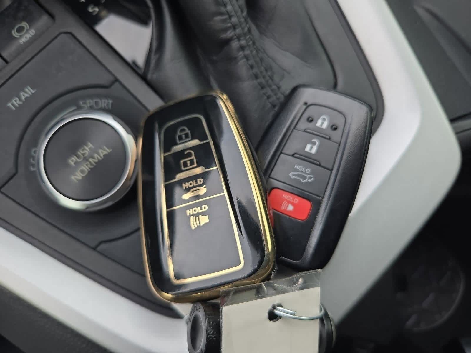 Thumbnail: 2021 Toyota RAV4 - 35