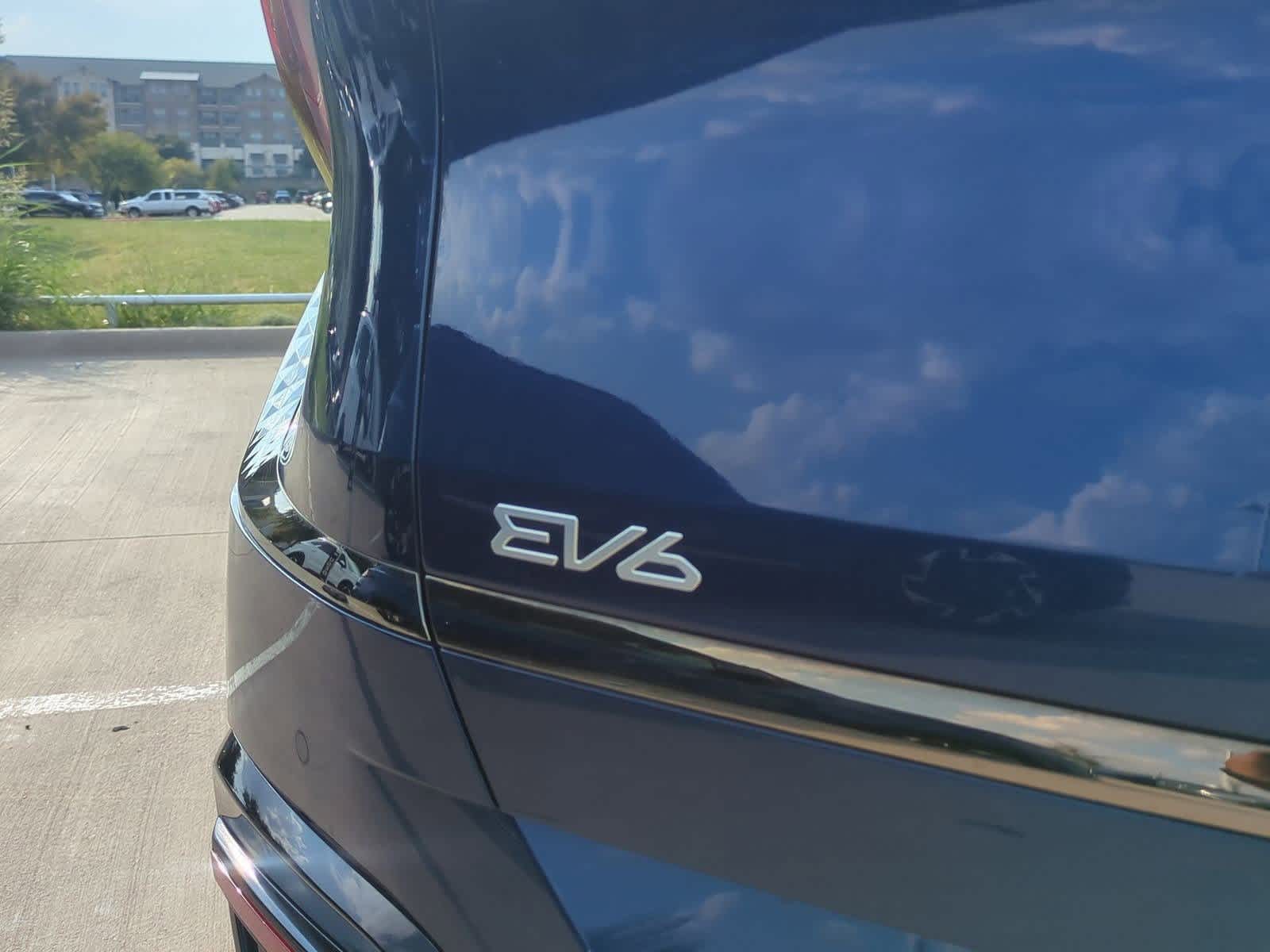 Thumbnail: 2022 Kia EV6 - 11