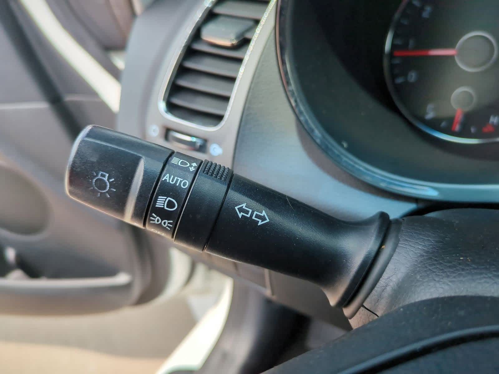 Thumbnail: 2018 Kia Forte - 25