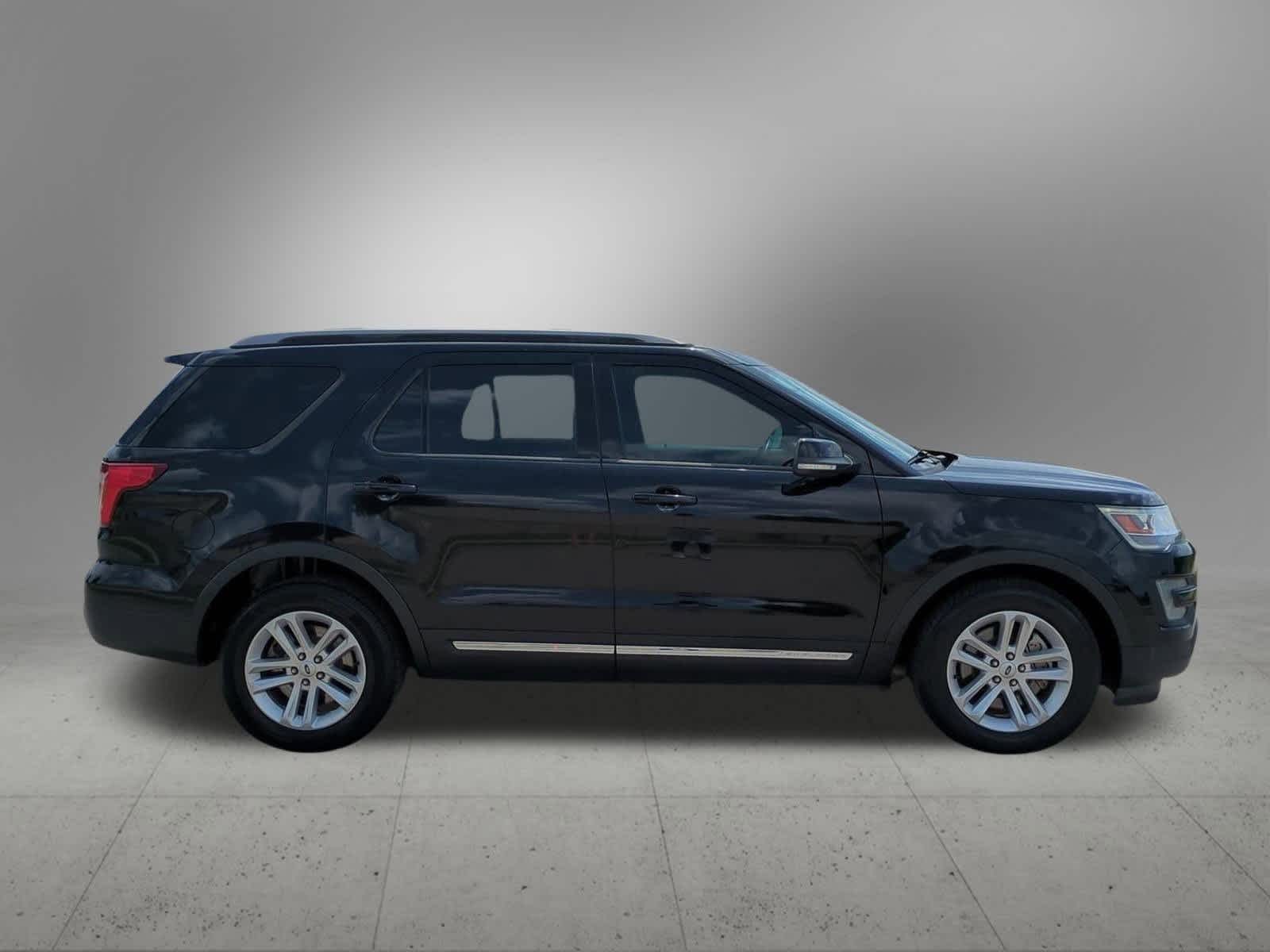Thumbnail: 2017 Ford Explorer - 7