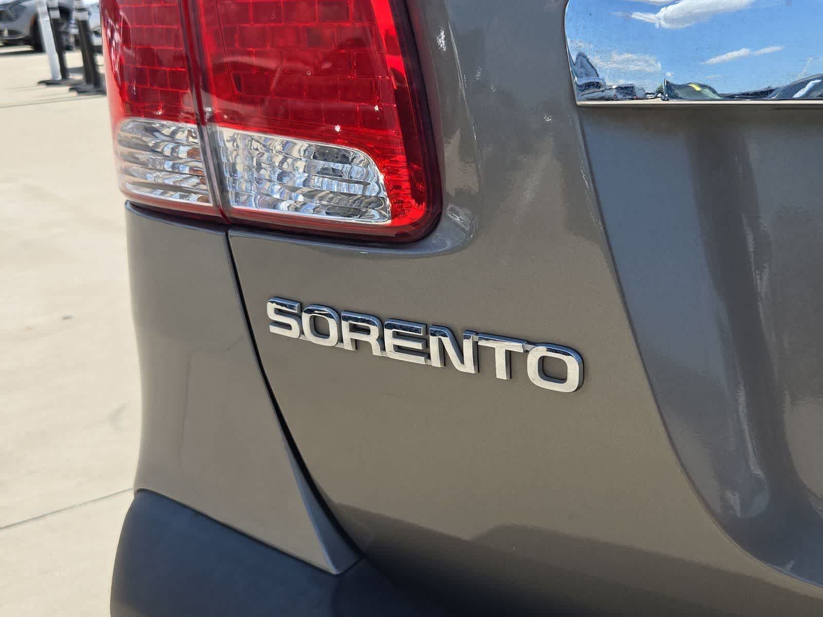 Thumbnail: 2013 Kia Sorento - 11