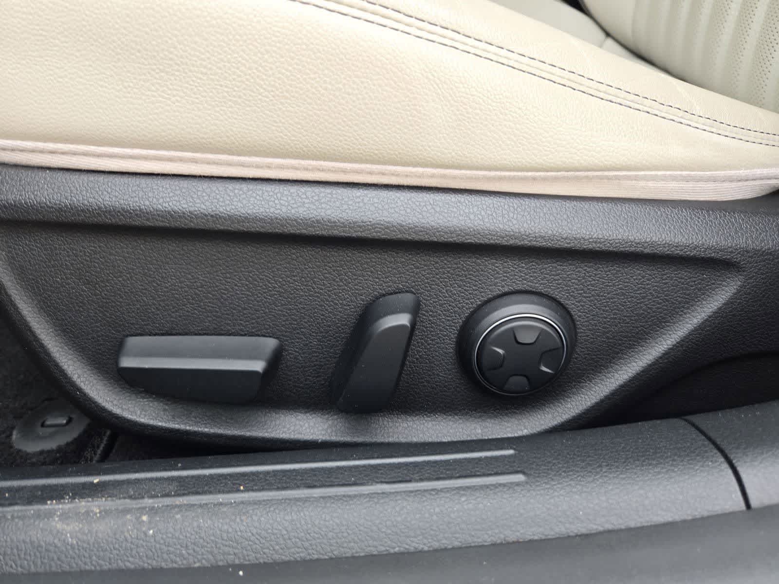 Thumbnail: 2023 Genesis G70 - 15