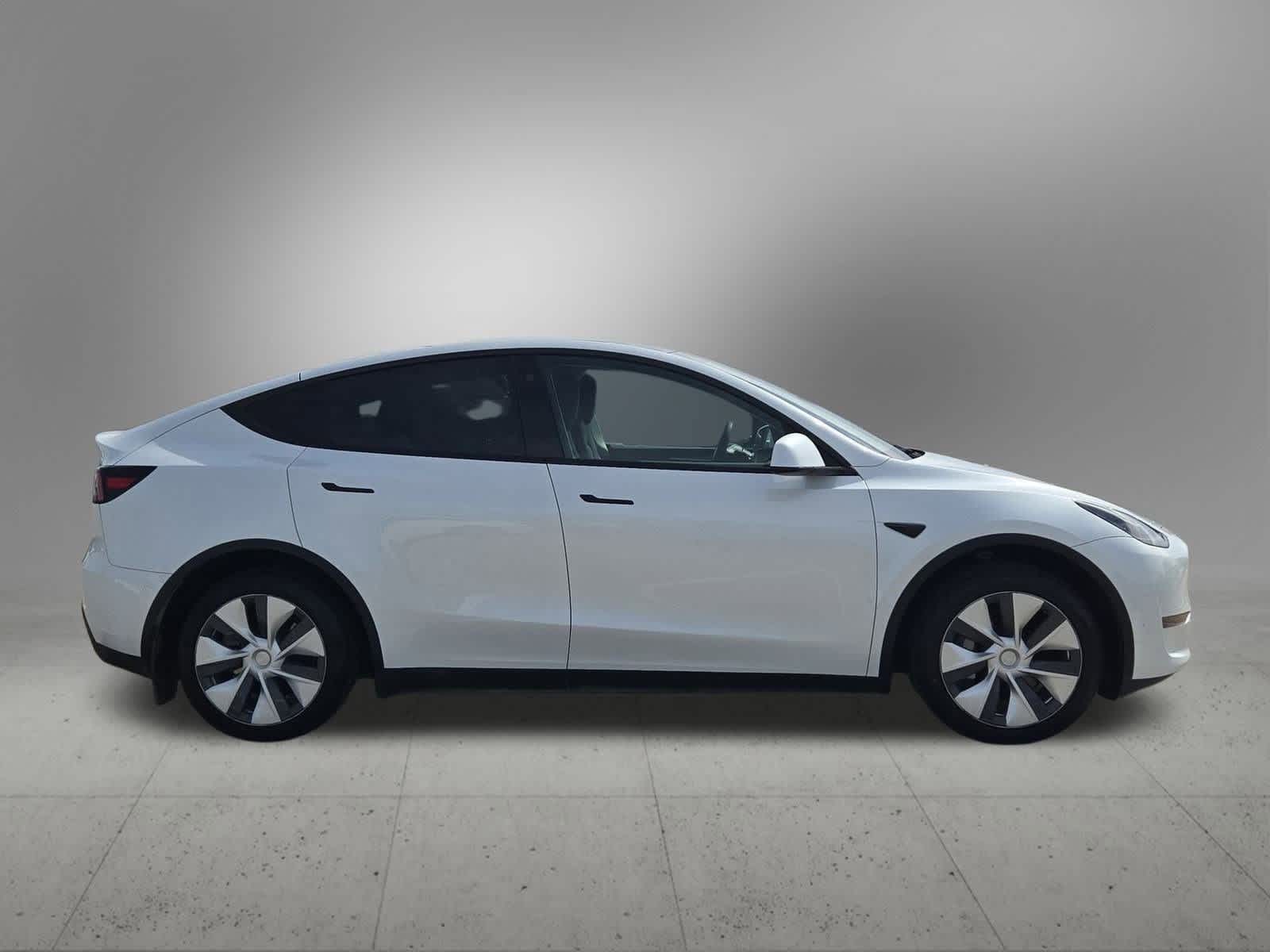 Thumbnail: 2023 Tesla Model Y - 13