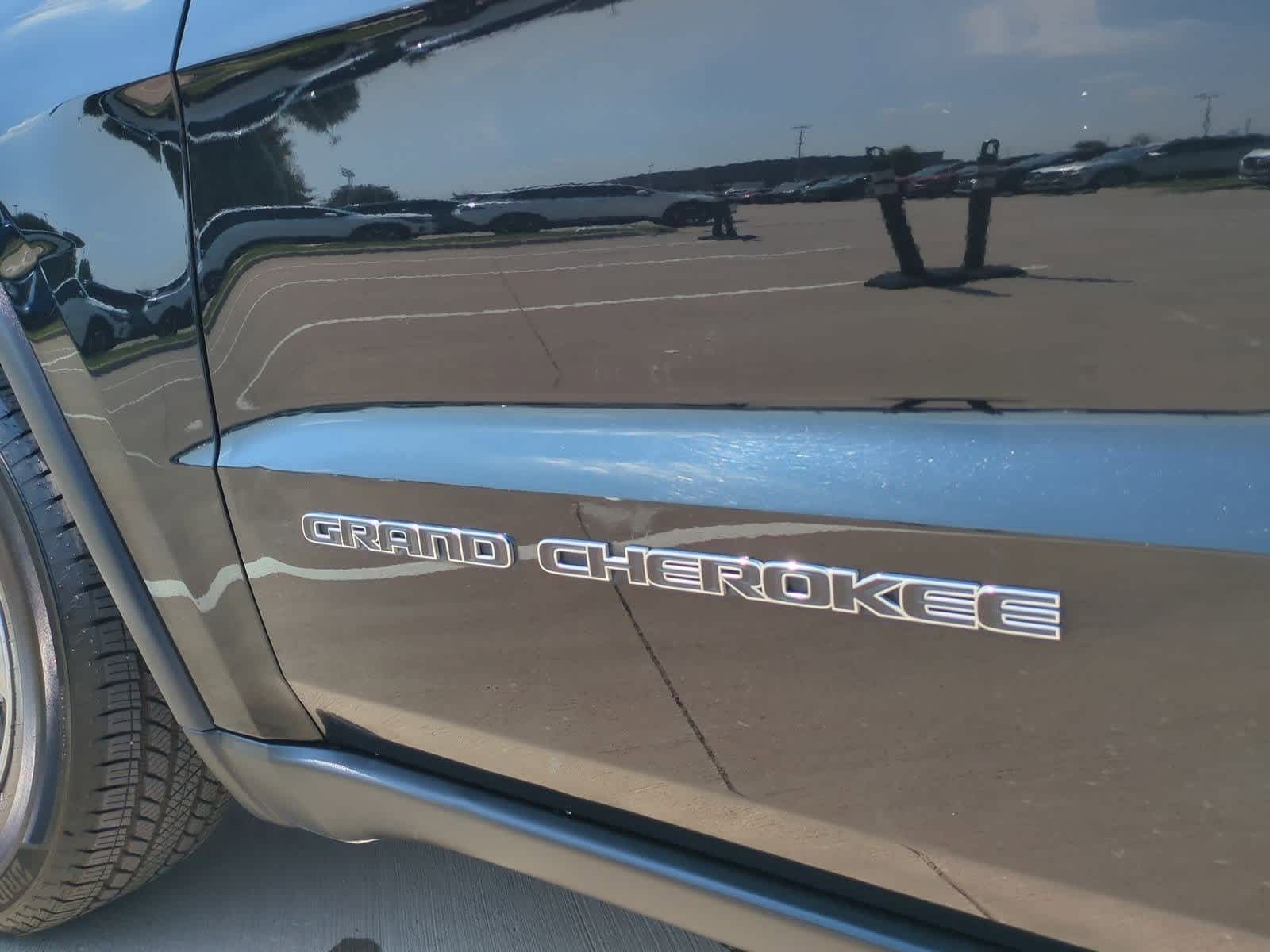Thumbnail: 2018 Jeep Grand Cherokee - 12