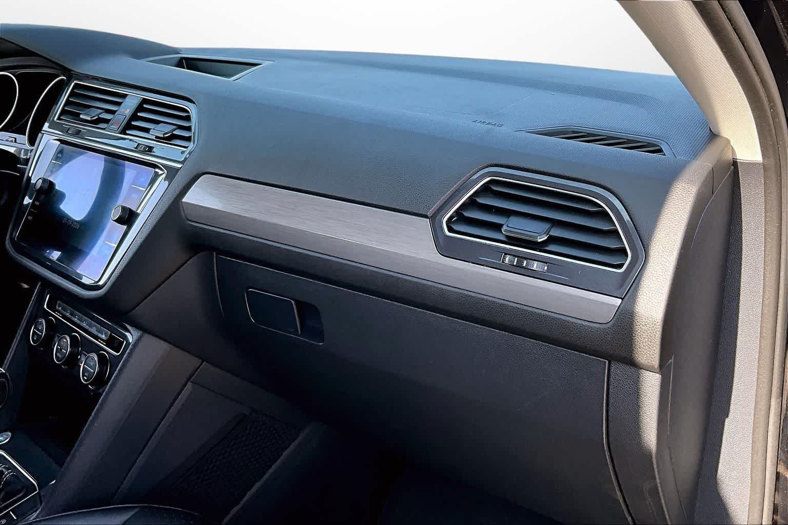Thumbnail: 2021 Volkswagen Tiguan - 16