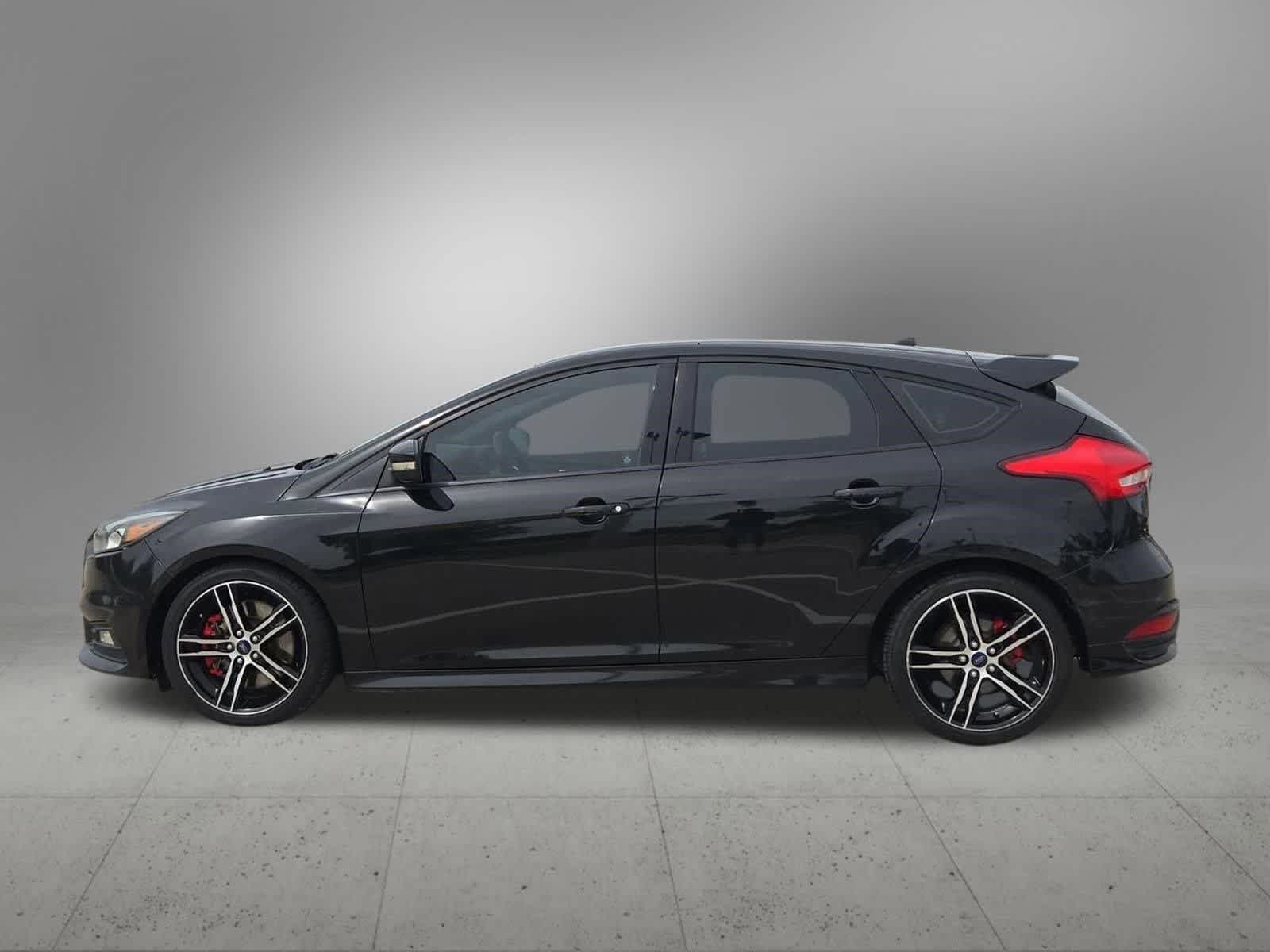 Thumbnail: 2015 Ford Focus - 3