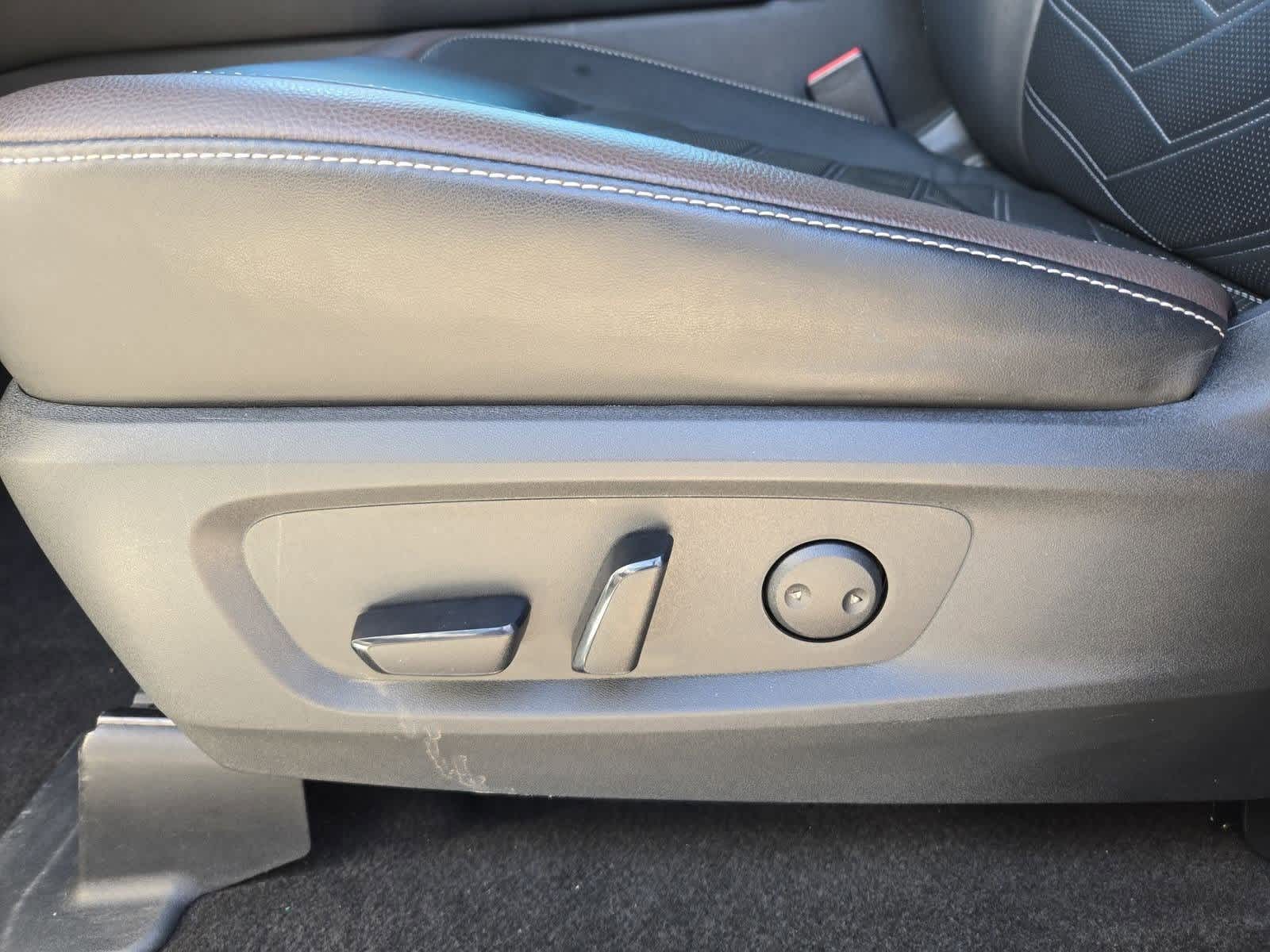 Thumbnail: 2022 Nissan Pathfinder - 16