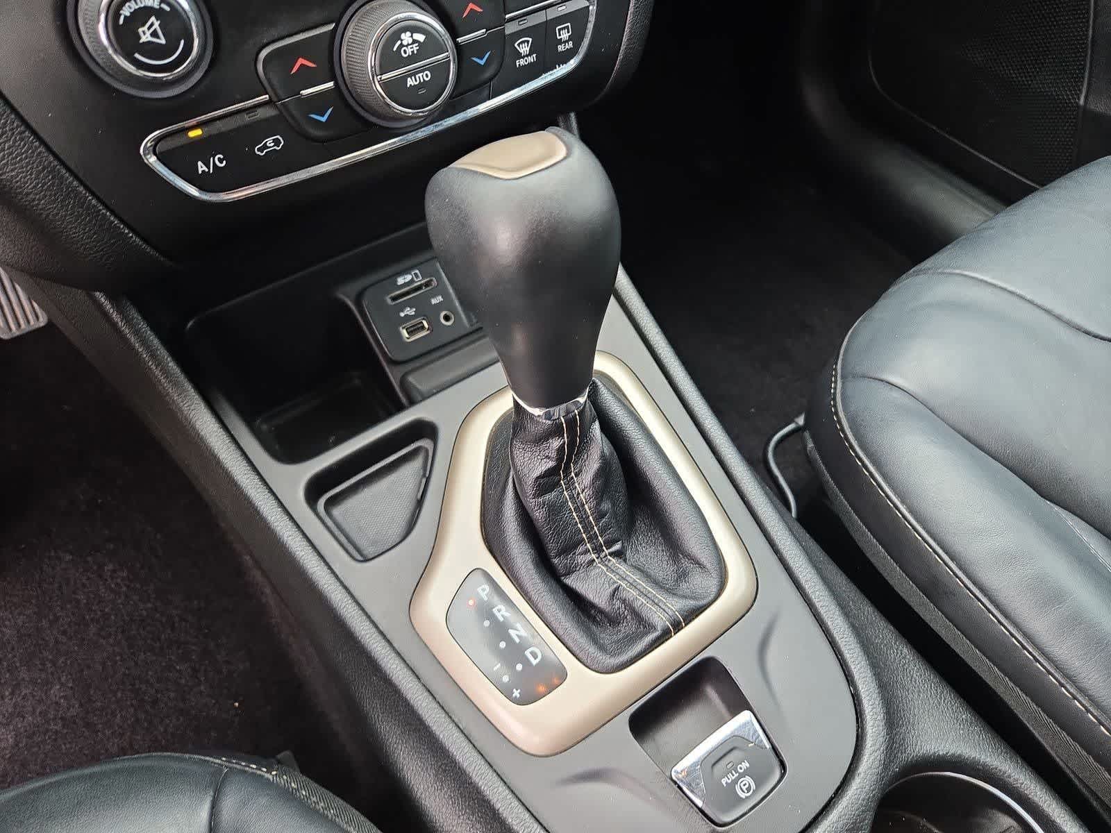 Thumbnail: 2017 Jeep Cherokee - 30