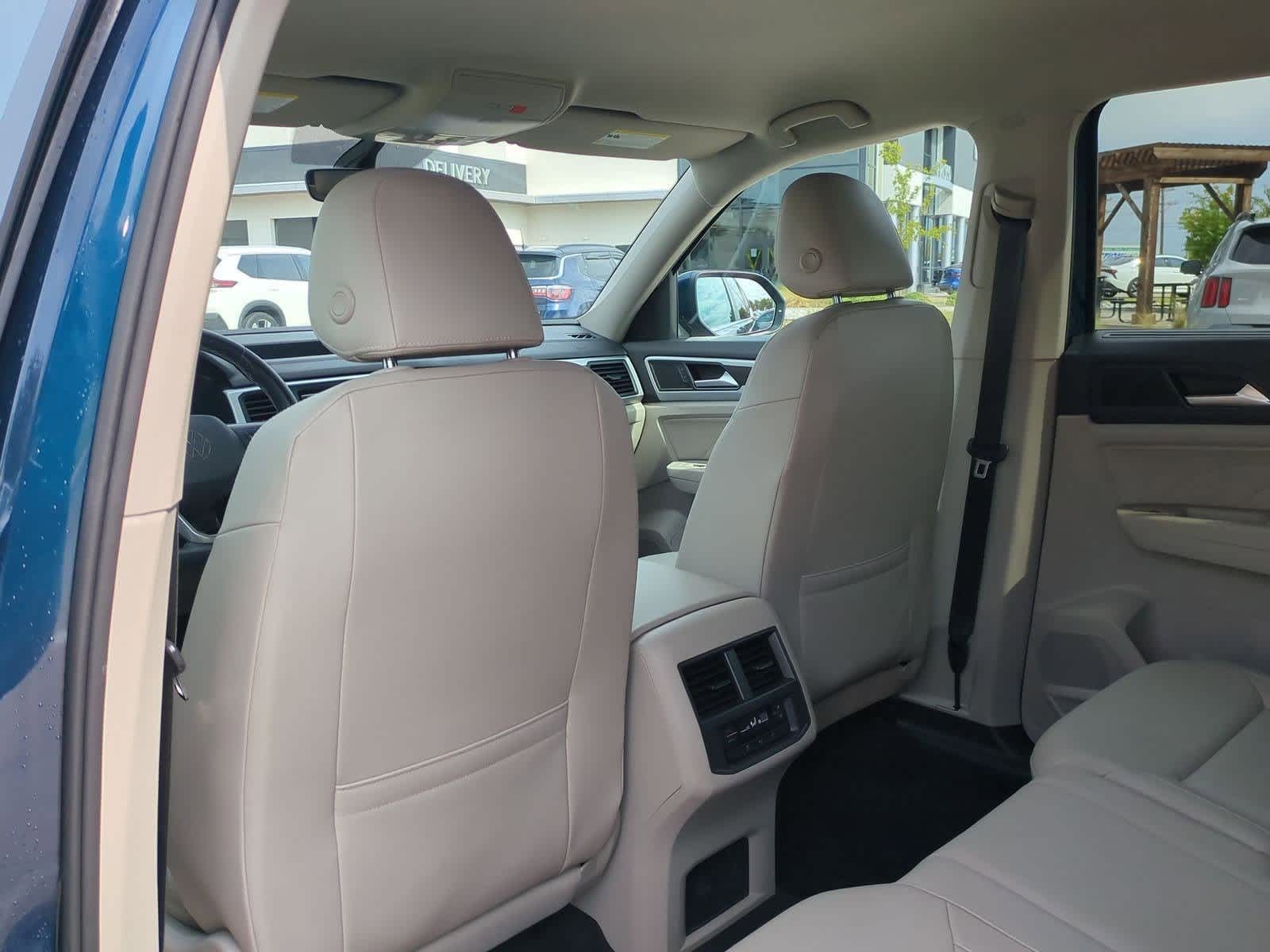 Thumbnail: 2022 Volkswagen Atlas - 17