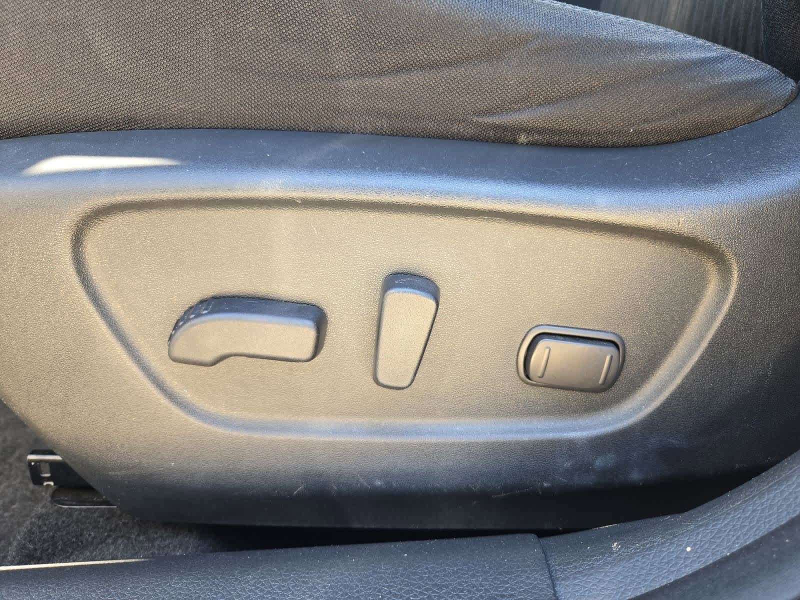 Thumbnail: 2018 Nissan Rogue - 15