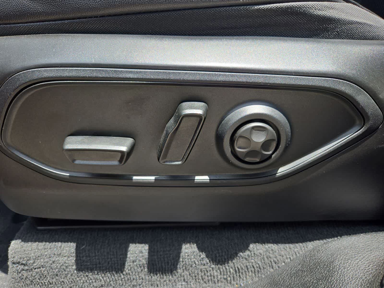 Thumbnail: 2022 Jeep Grand Cherokee - 15
