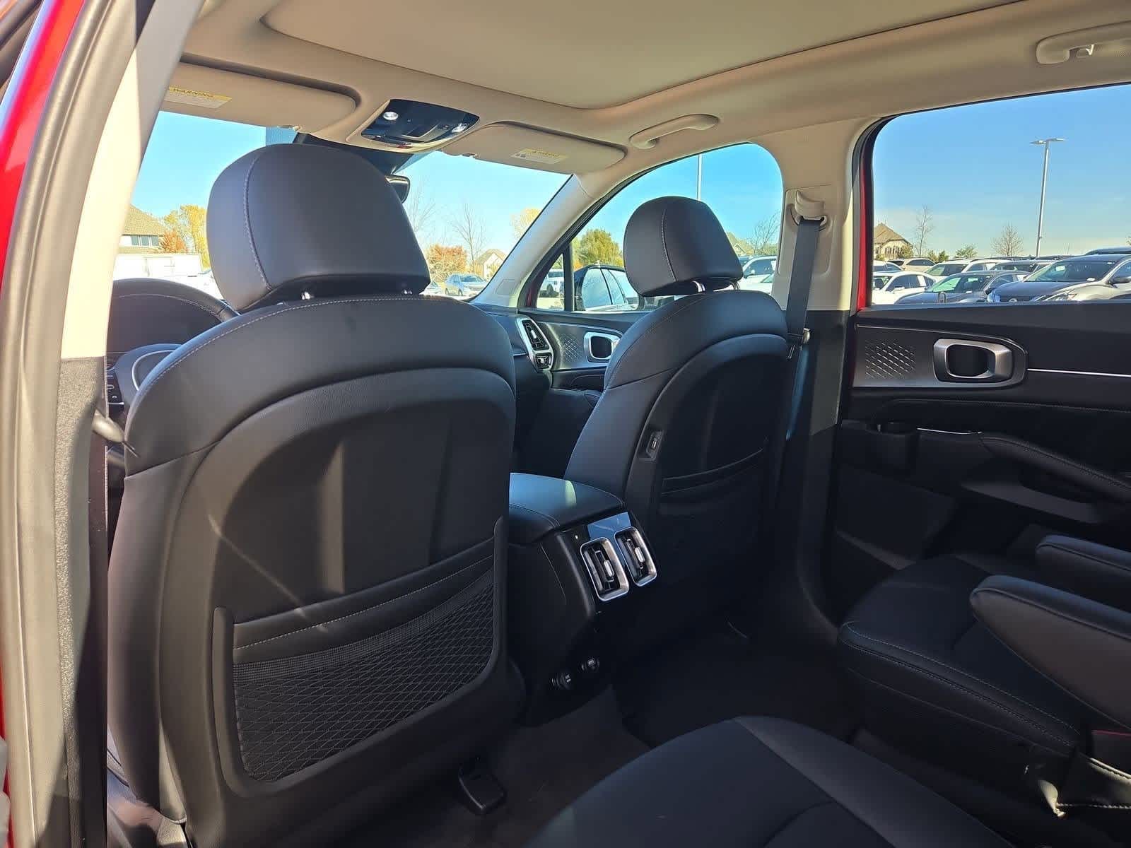 Thumbnail: 2022 Kia Sorento - 17