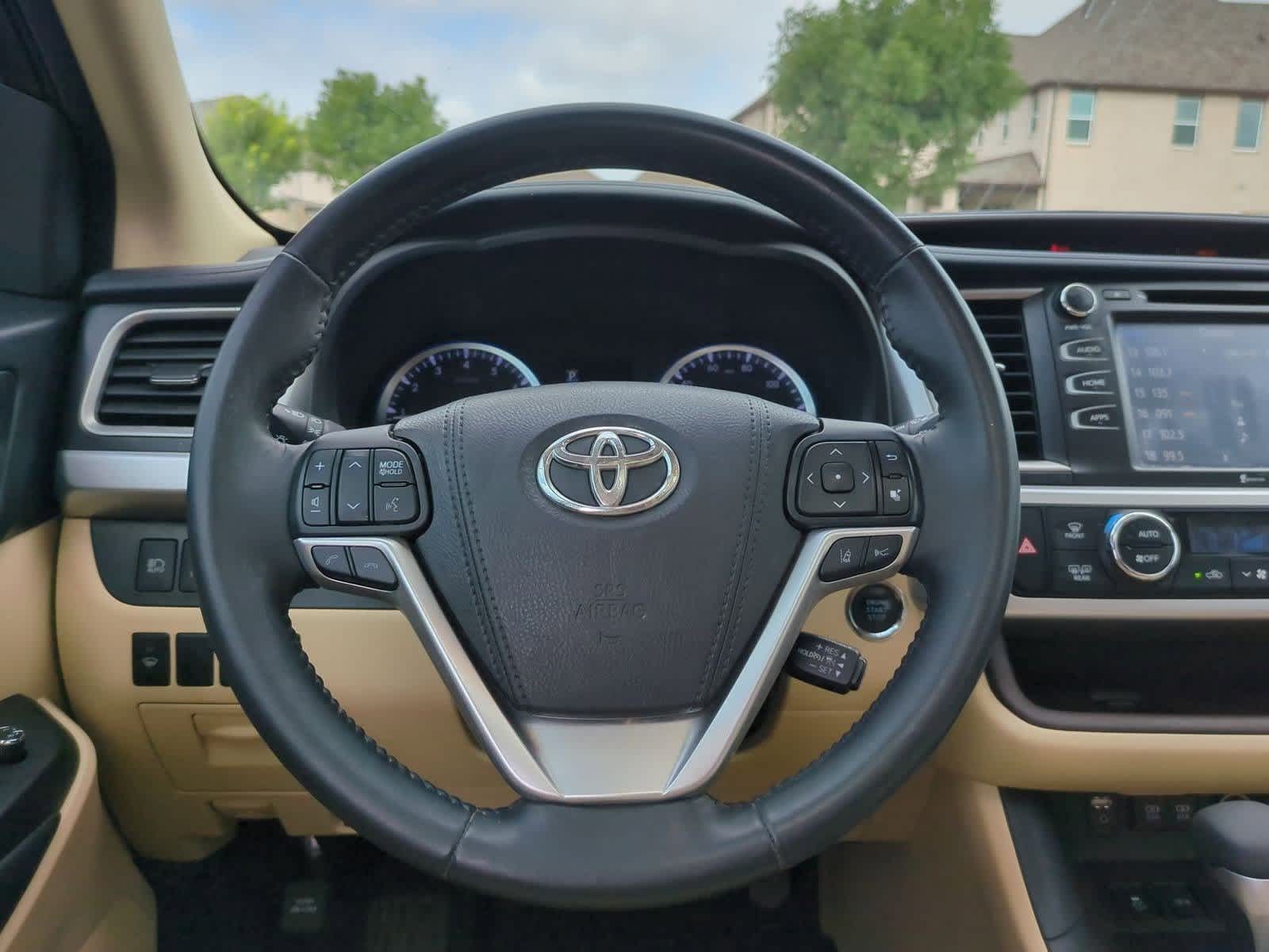 Thumbnail: 2017 Toyota Highlander - 24