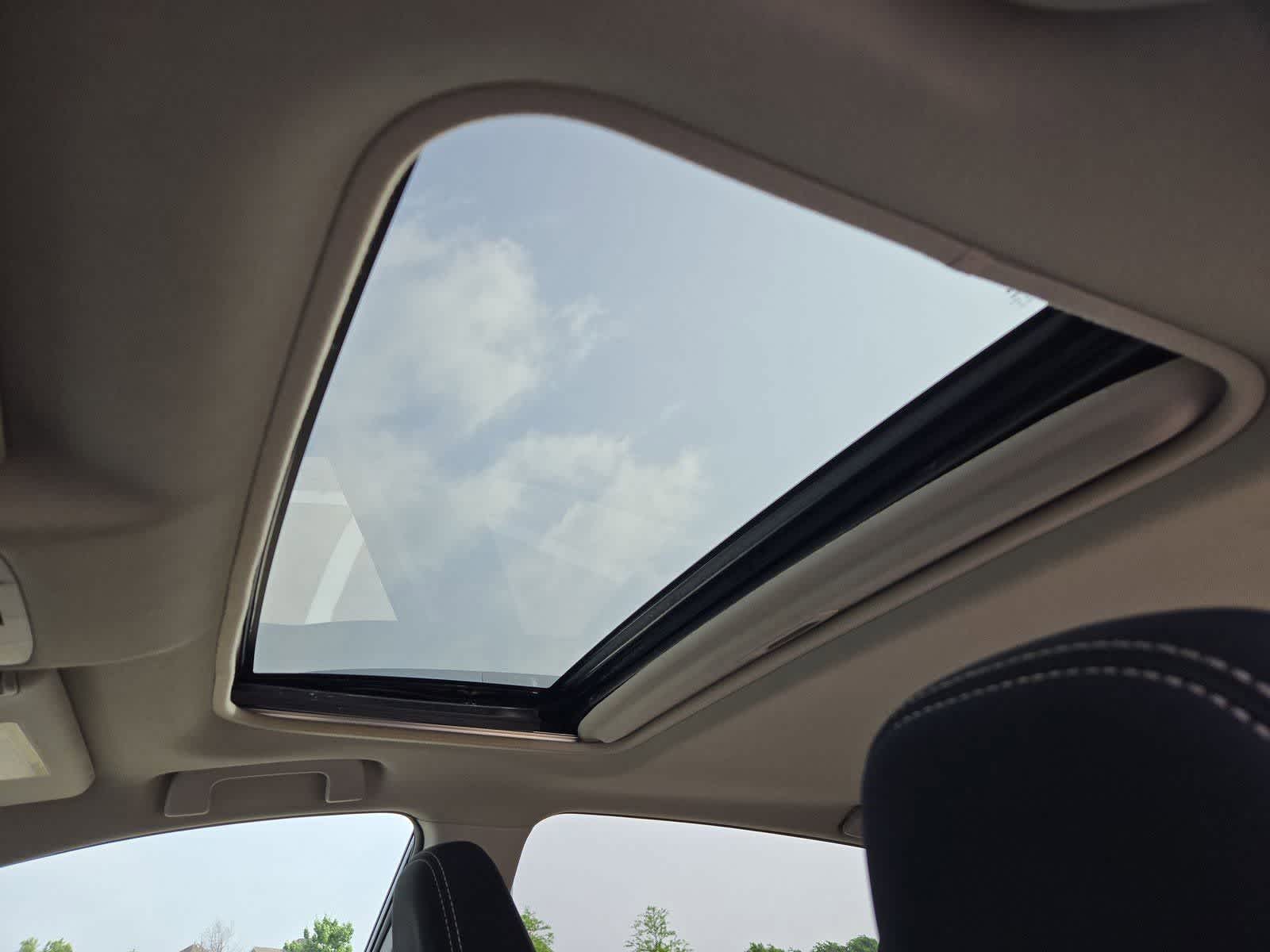Thumbnail: 2015 Toyota RAV4 - 18
