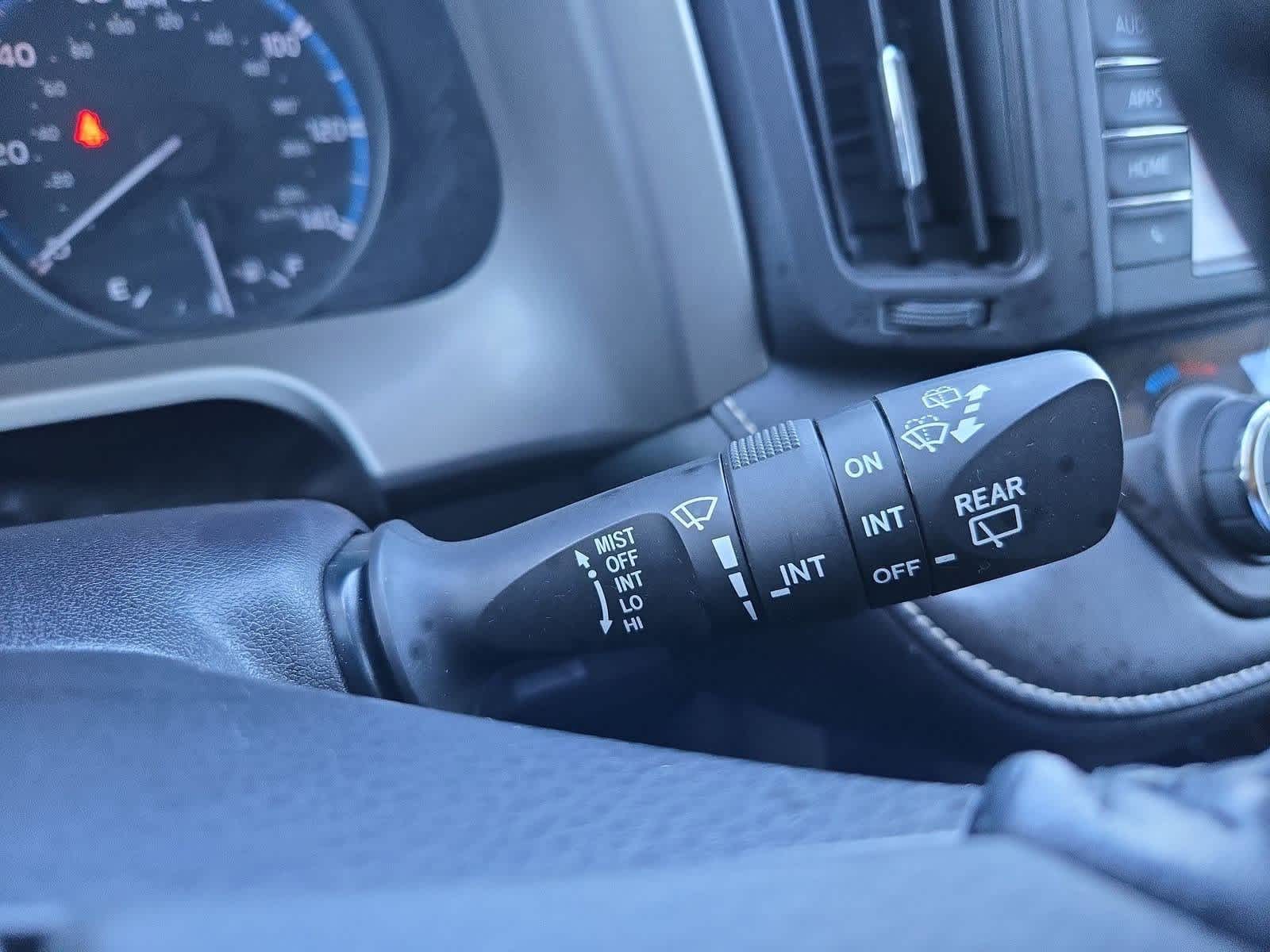 Thumbnail: 2018 Toyota RAV4 - 27