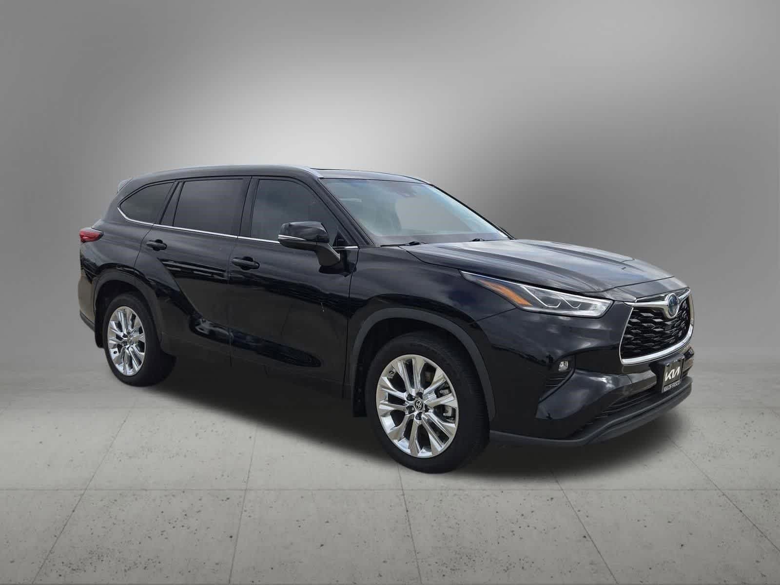 Thumbnail: 2023 Toyota Highlander - 8