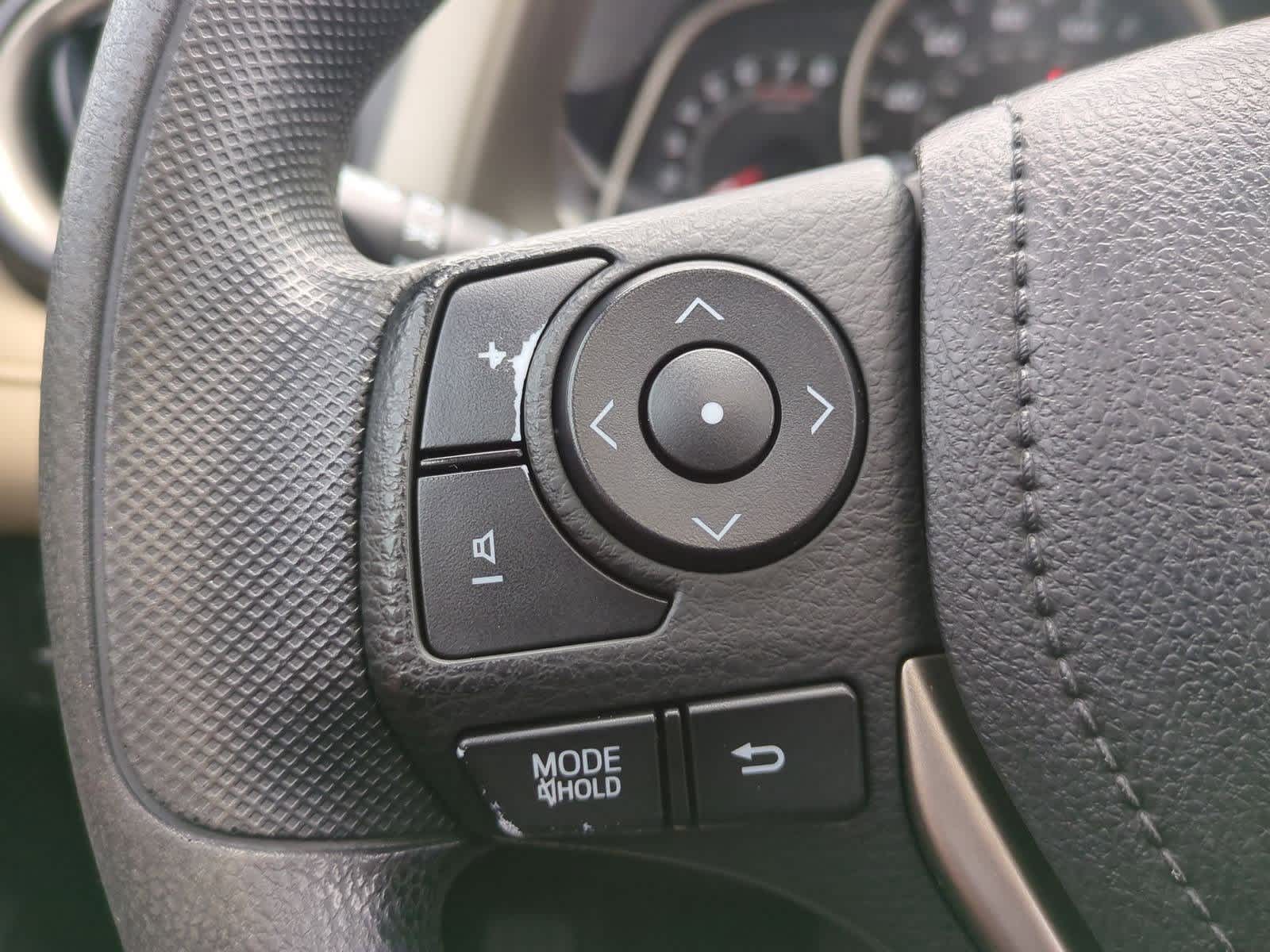 Thumbnail: 2013 Toyota RAV4 - 25