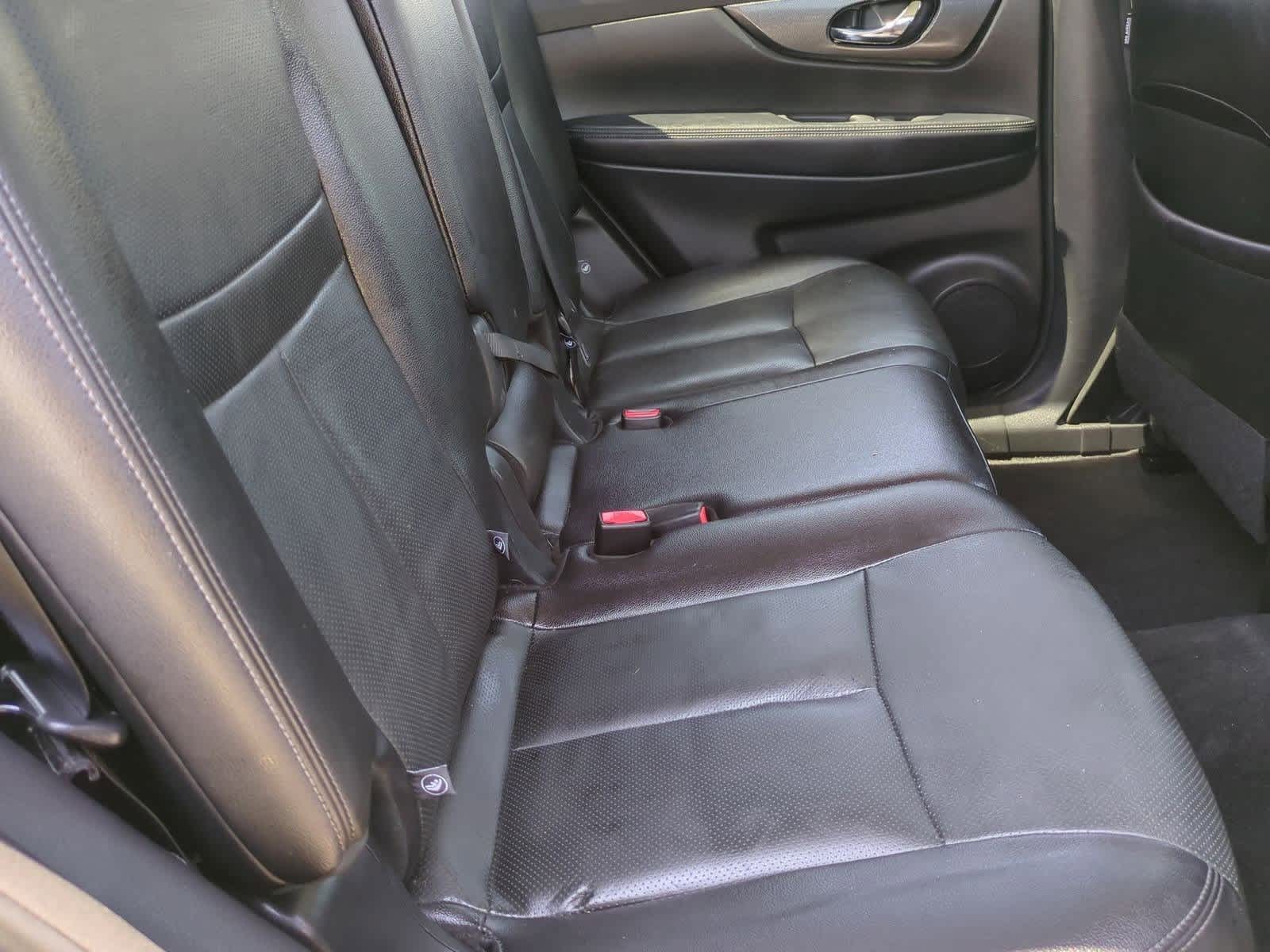 2016 Nissan Rogue SL 21