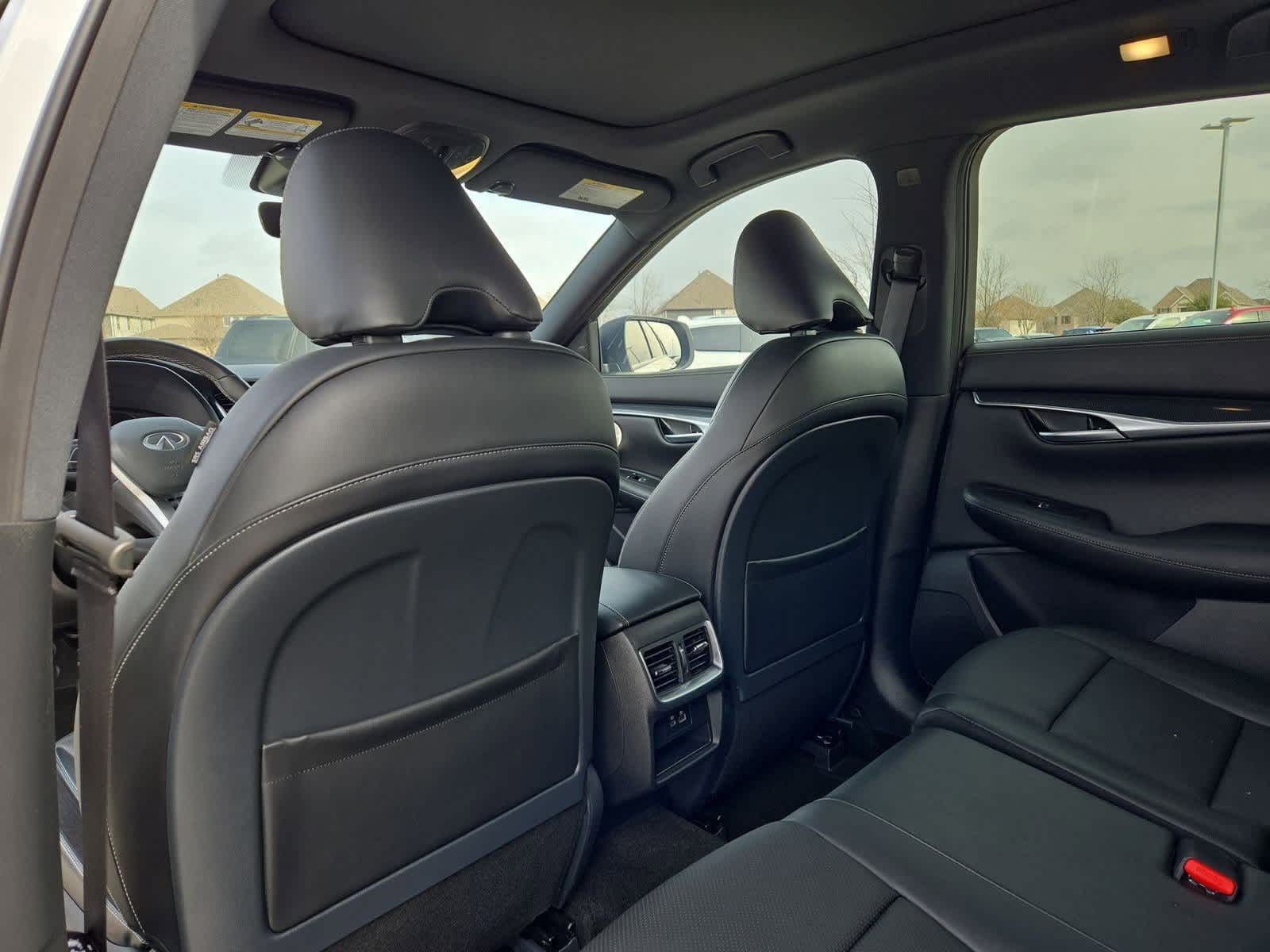 Thumbnail: 2025 INFINITI QX50 - 17