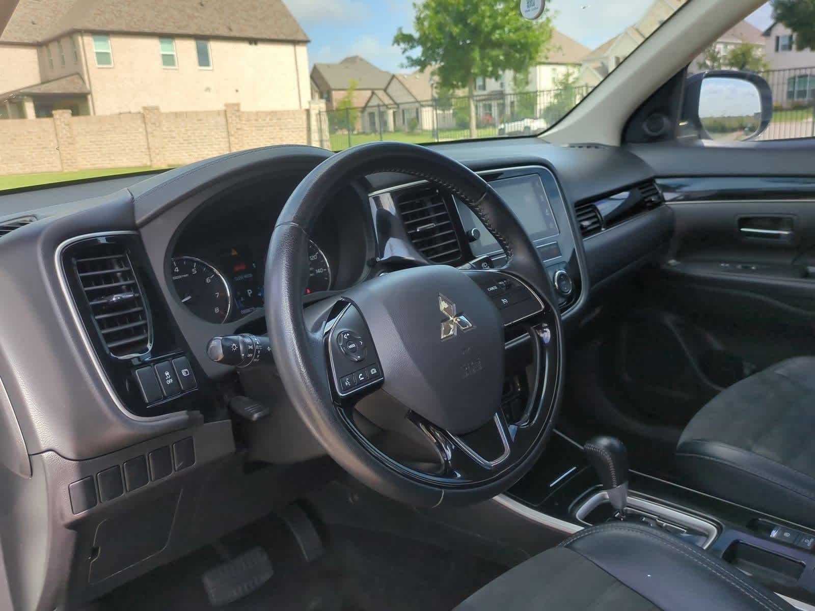 Thumbnail: 2019 Mitsubishi Outlander - 2