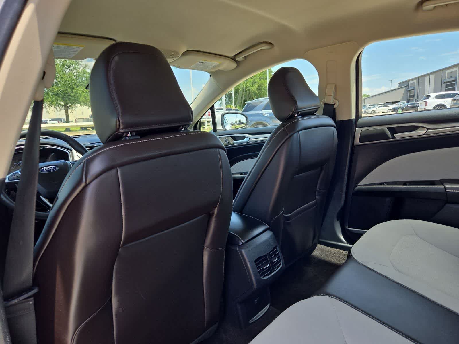 Thumbnail: 2020 Ford Fusion - 16