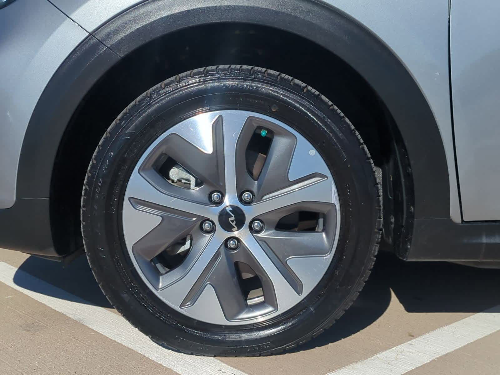 Thumbnail: 2022 Kia Niro - 13