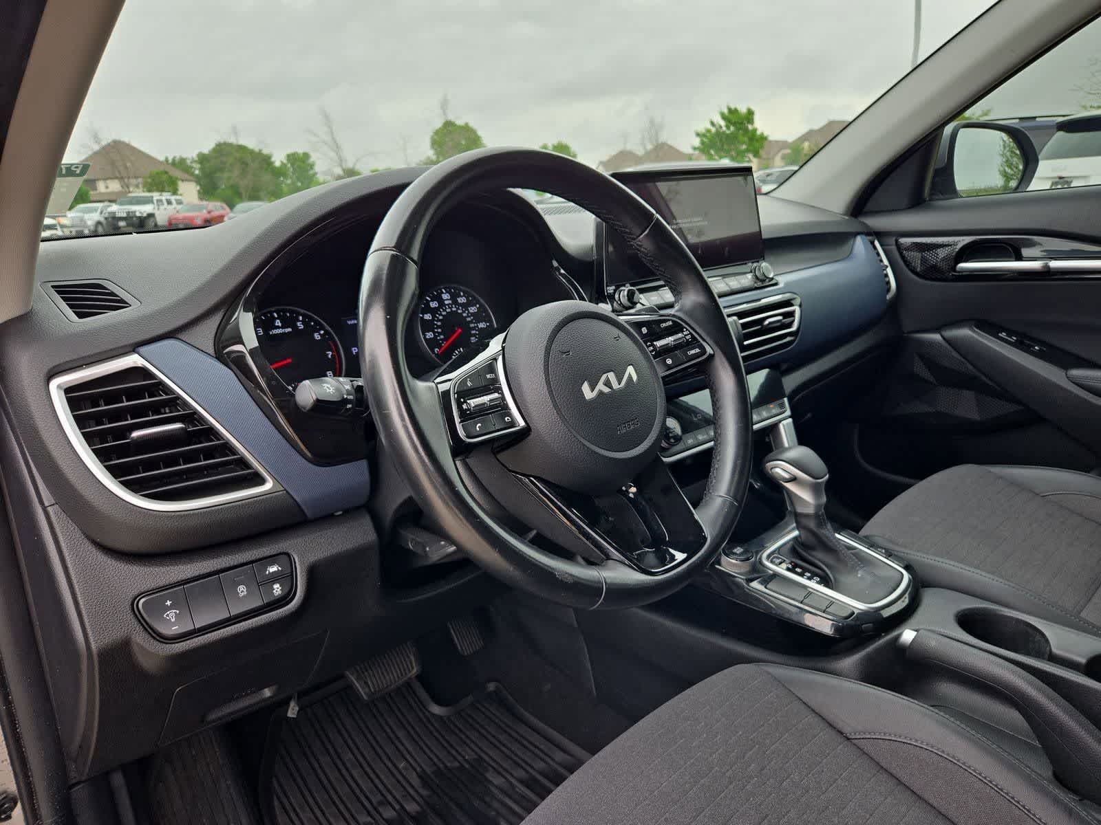 Thumbnail: 2023 Kia Seltos - 2