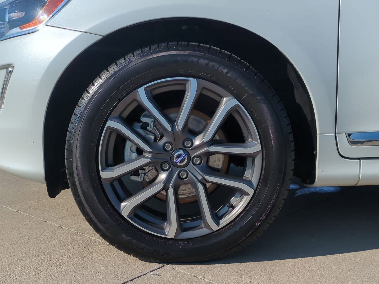 Thumbnail: 2016 Volvo XC60 - 12