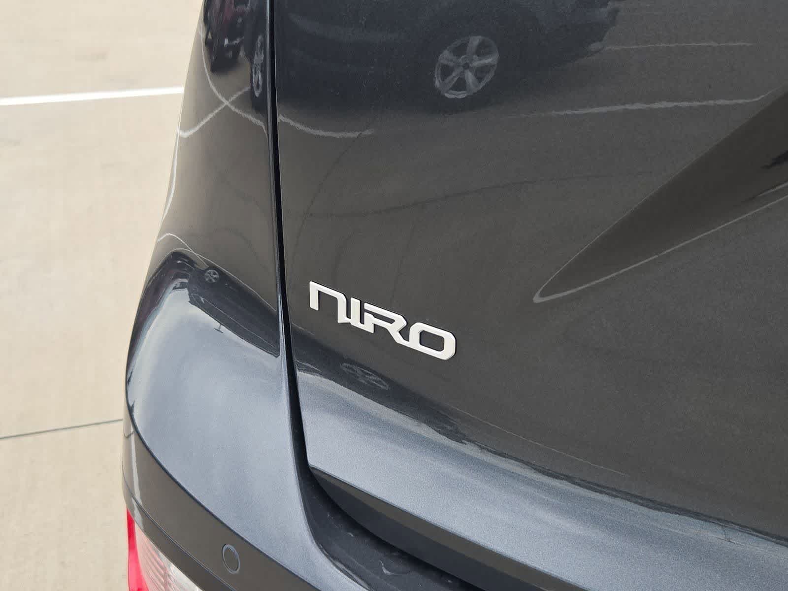 Thumbnail: 2023 Kia Niro - 12