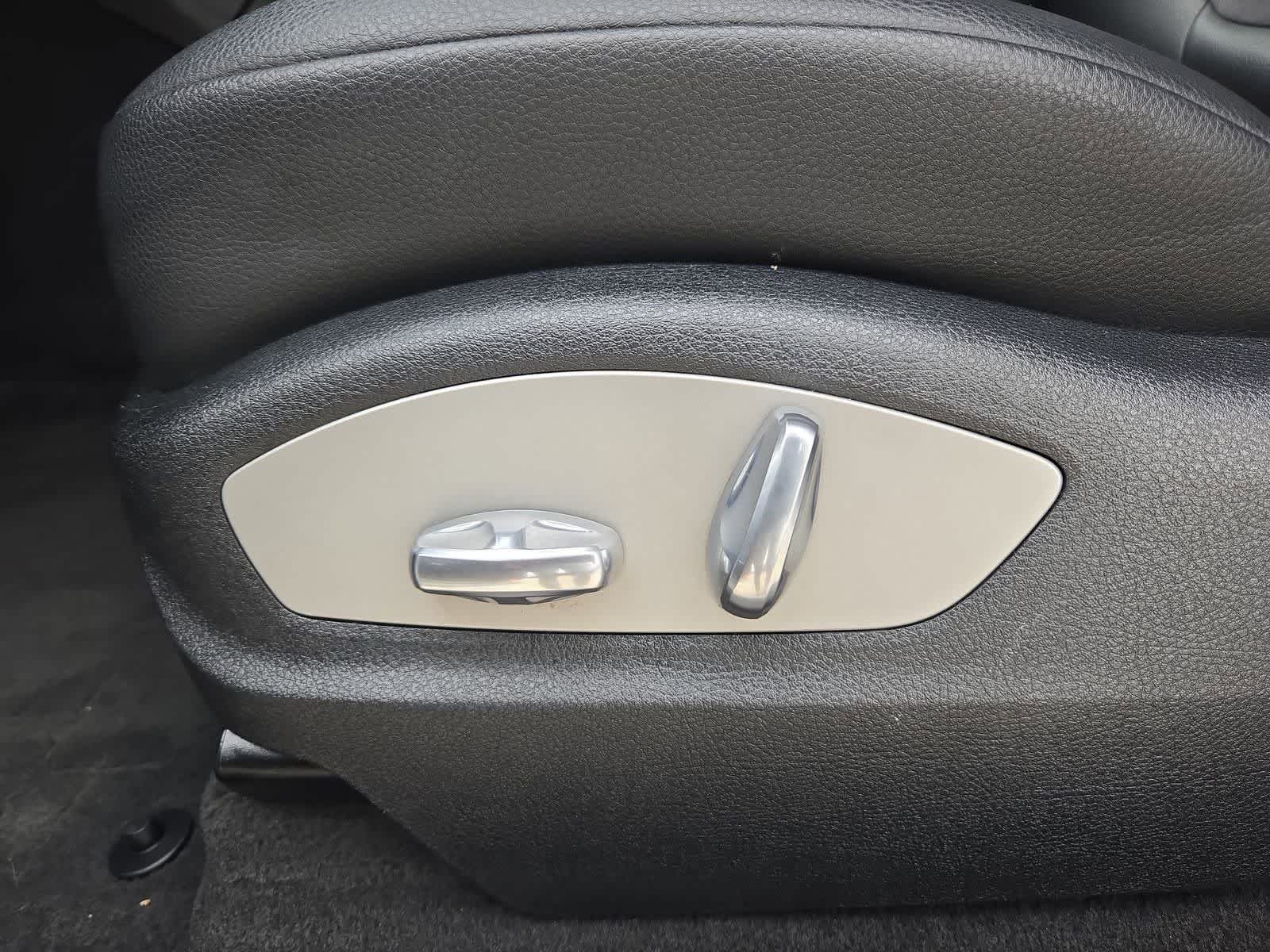 Thumbnail: 2020 Porsche Macan - 15