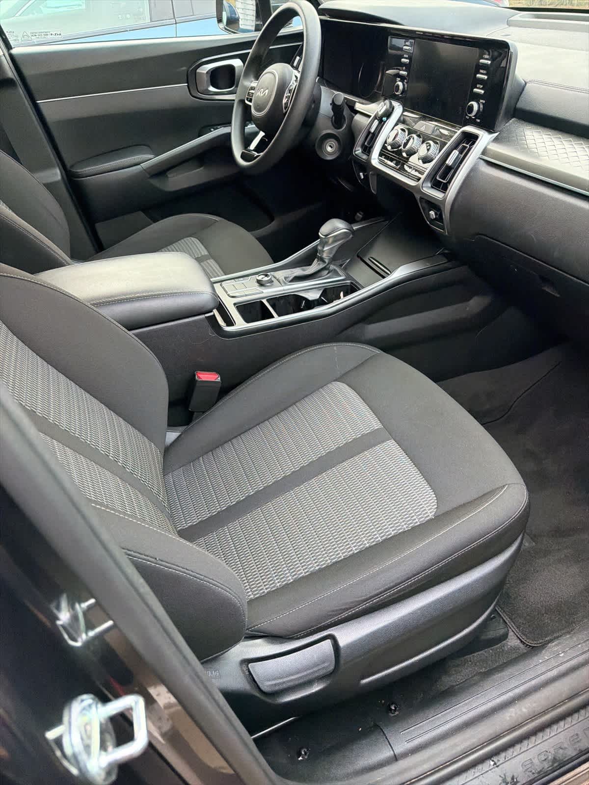 Thumbnail: 2023 Kia Sorento - 7