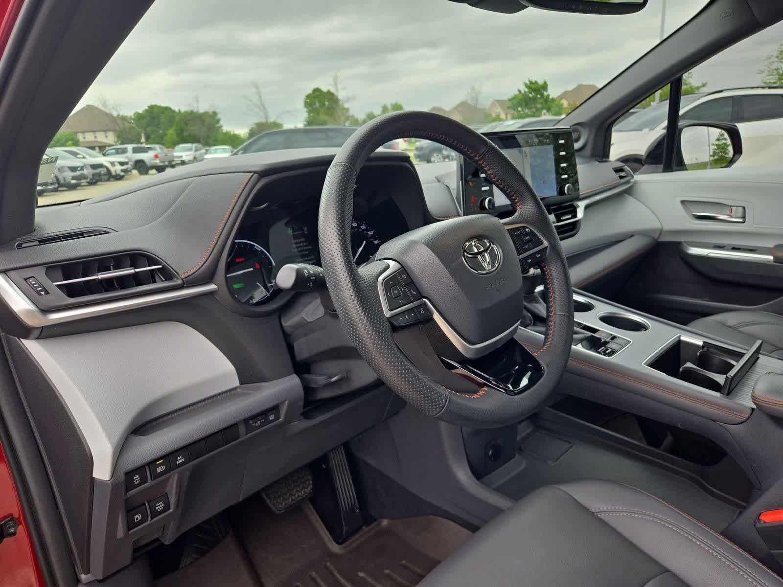 Thumbnail: 2022 Toyota Sienna - 2