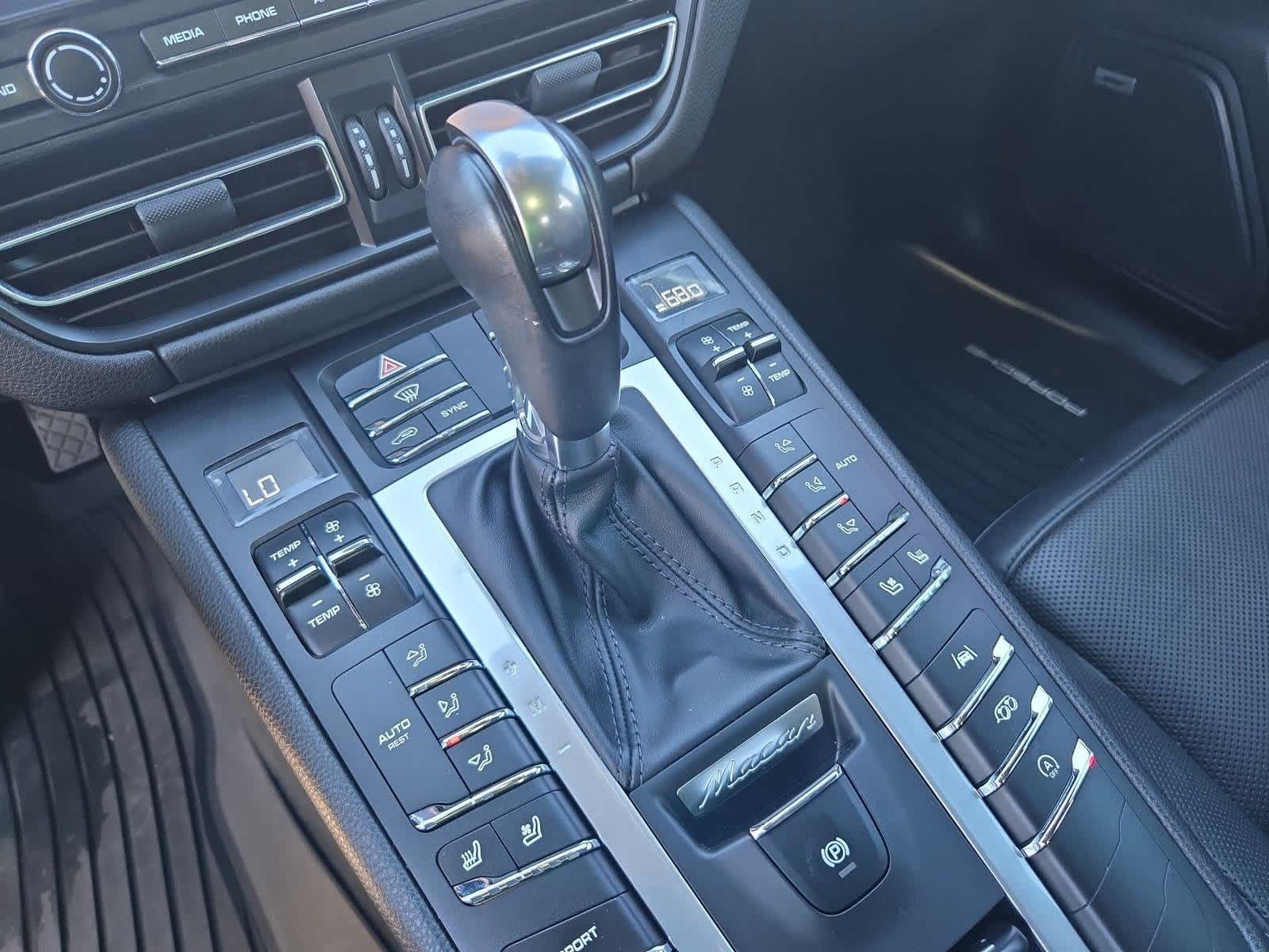 Thumbnail: 2020 Porsche Macan - 33