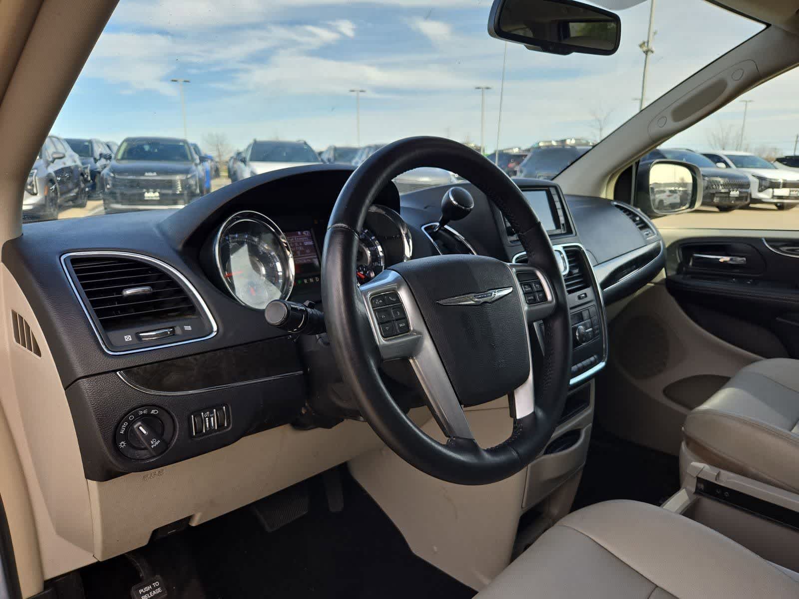 Thumbnail: 2013 Chrysler Town & Country - 2