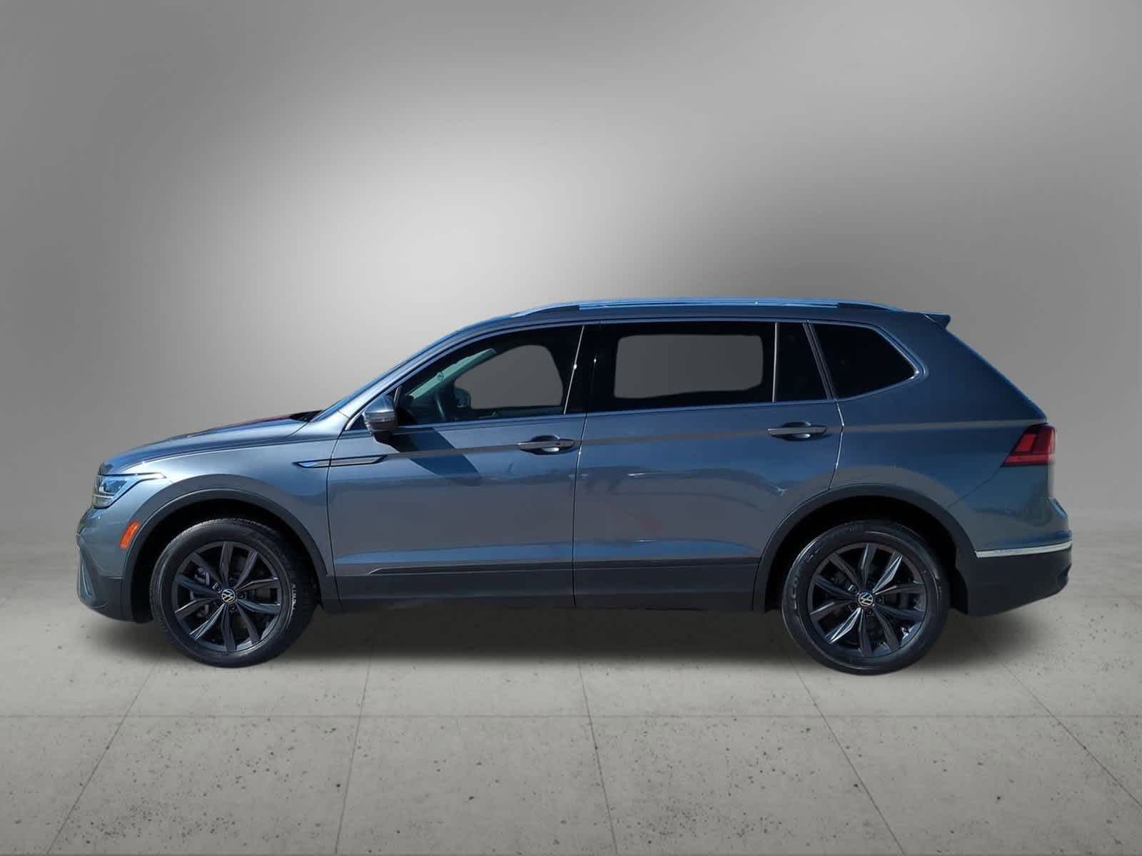 Thumbnail: 2022 Volkswagen Tiguan - 3
