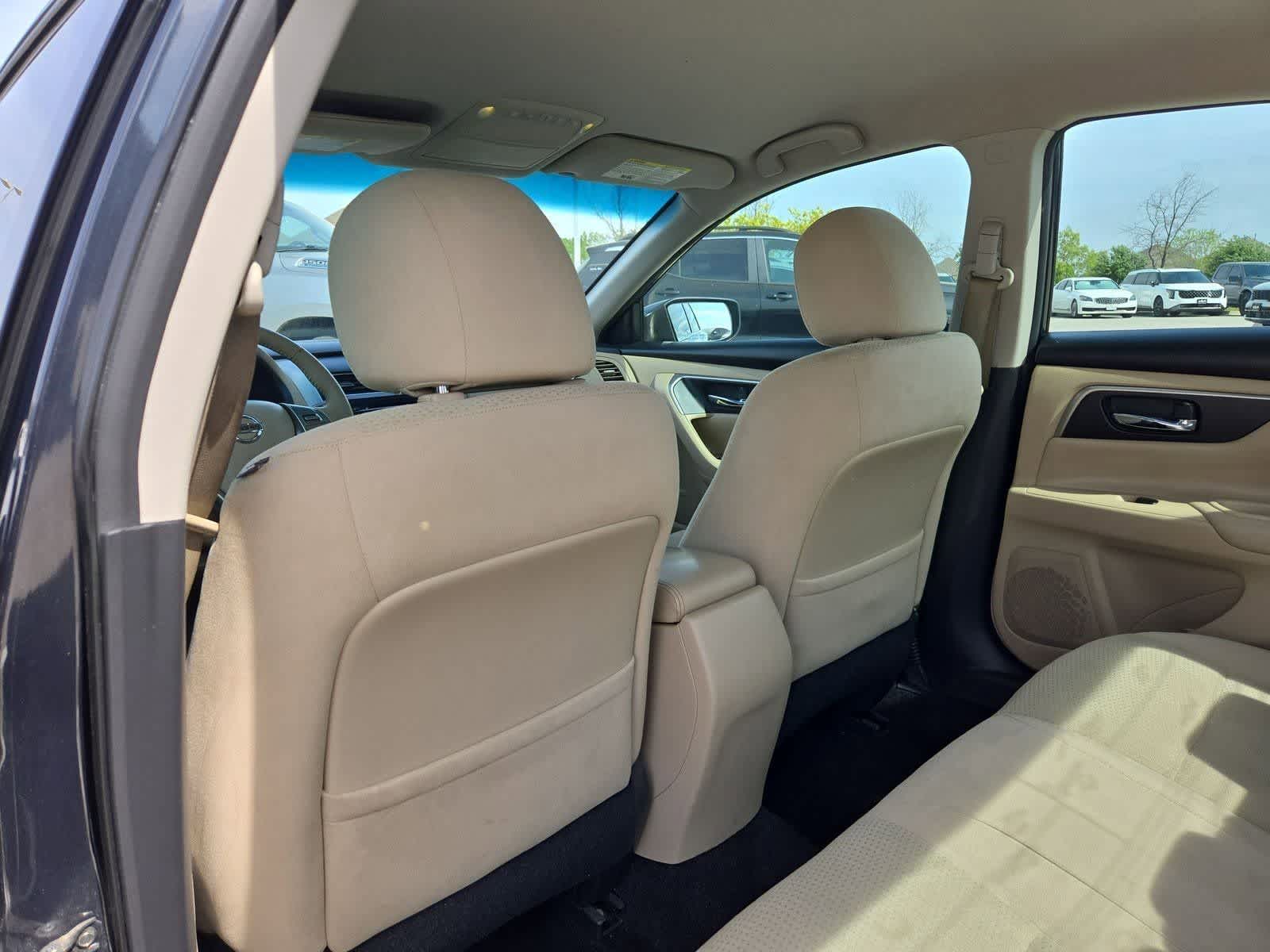 Thumbnail: 2015 Nissan Altima - 17