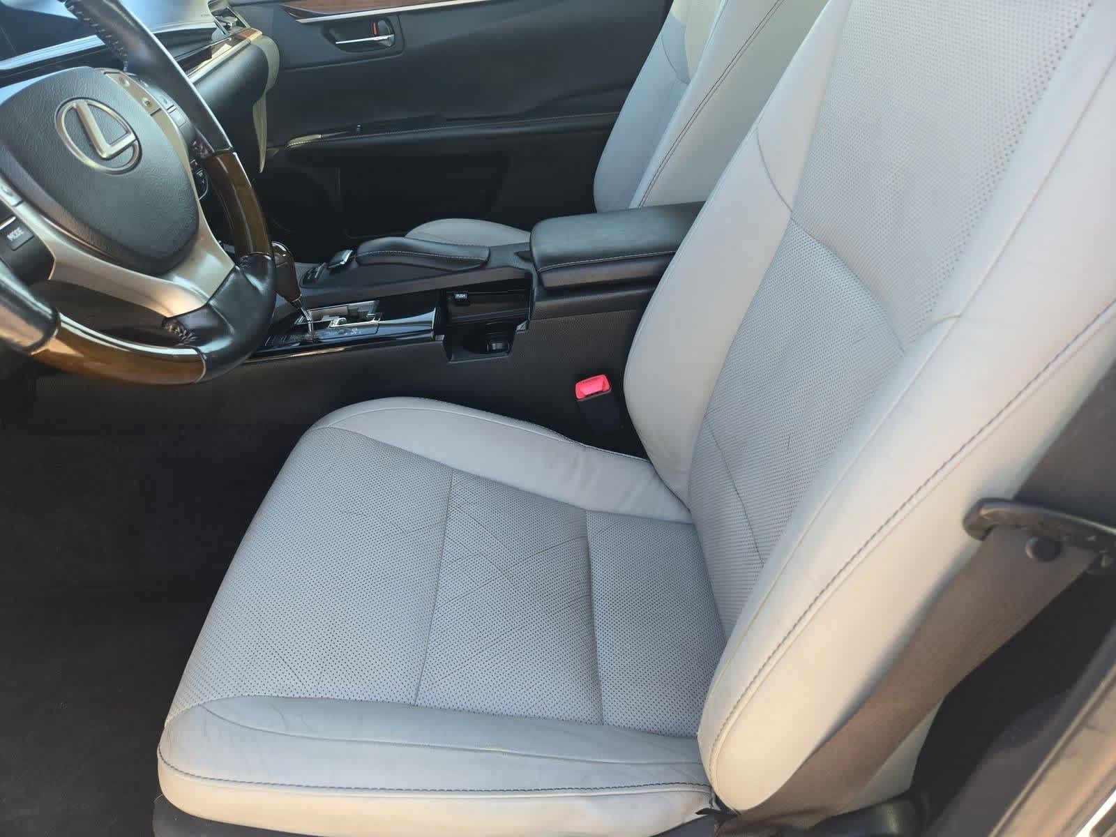 Thumbnail: 2013 Lexus ES - 15