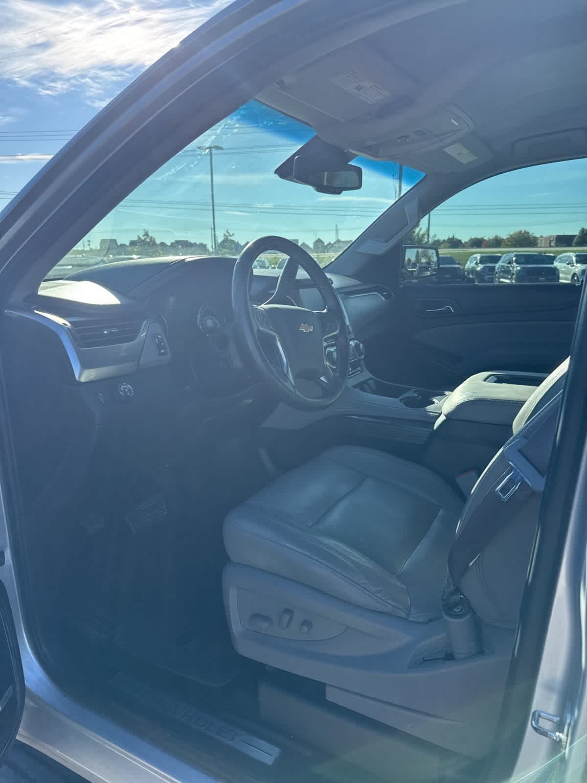 2017 Chevrolet Suburban LT photo 3