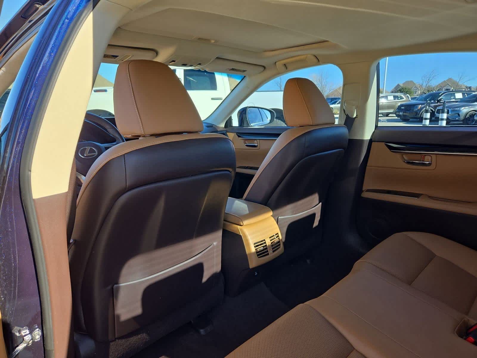 Thumbnail: 2017 Lexus ES - 18